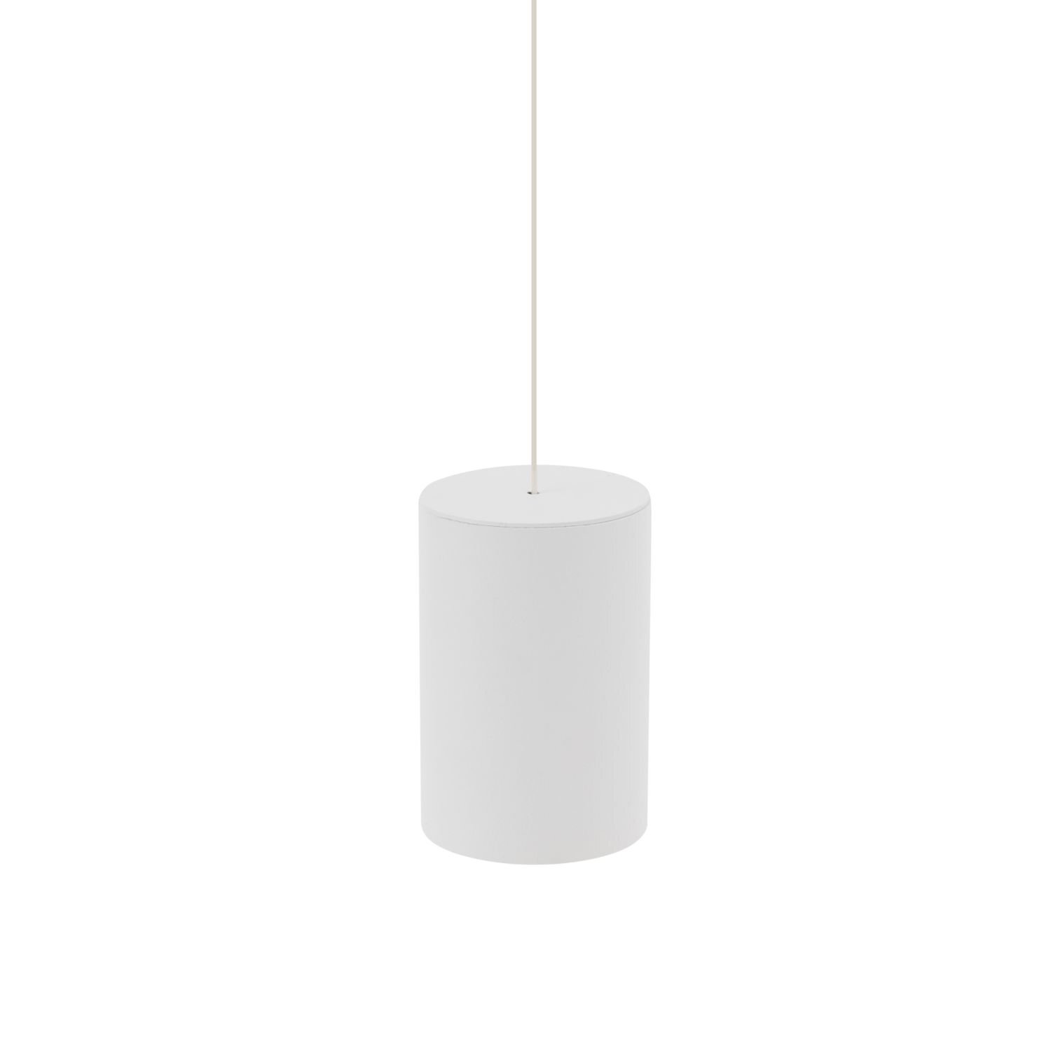 Biała, cylindryczna lampa wisząca z cienkim przewodem mocującym u góry.
