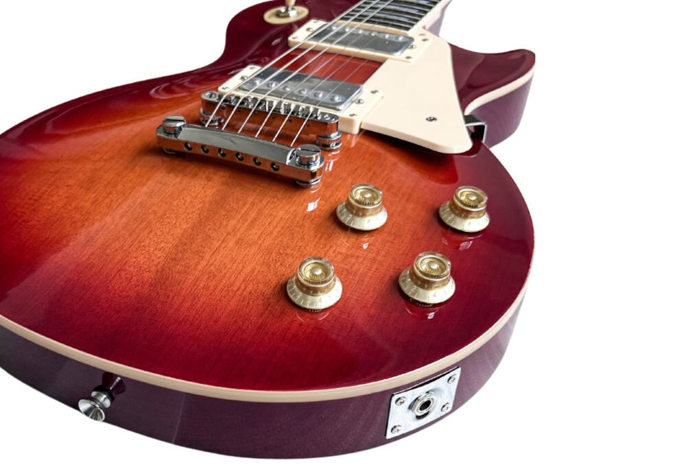 Gitara elektryczna z czerwono-brązowym wykończeniem, posiada cztery pokrętła i metalowy mostek. Widoczne są również przetworniki oraz gniazdo na kabel.