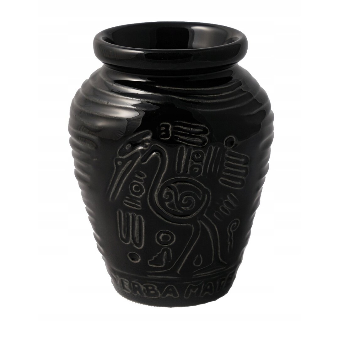 Czarne ceramiczne matero z ozdobnymi wzorami i napisem \'Yerba Mate\'.