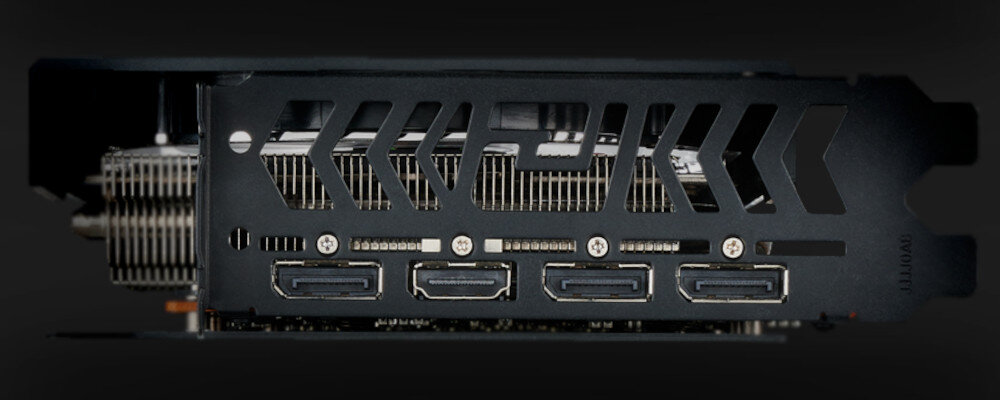 Obraz przedstawia tylny panel karty graficznej z czterema portami DisplayPort i jednym portem HDMI. Panel ma czarną obudowę z otworami wentylacyjnymi.