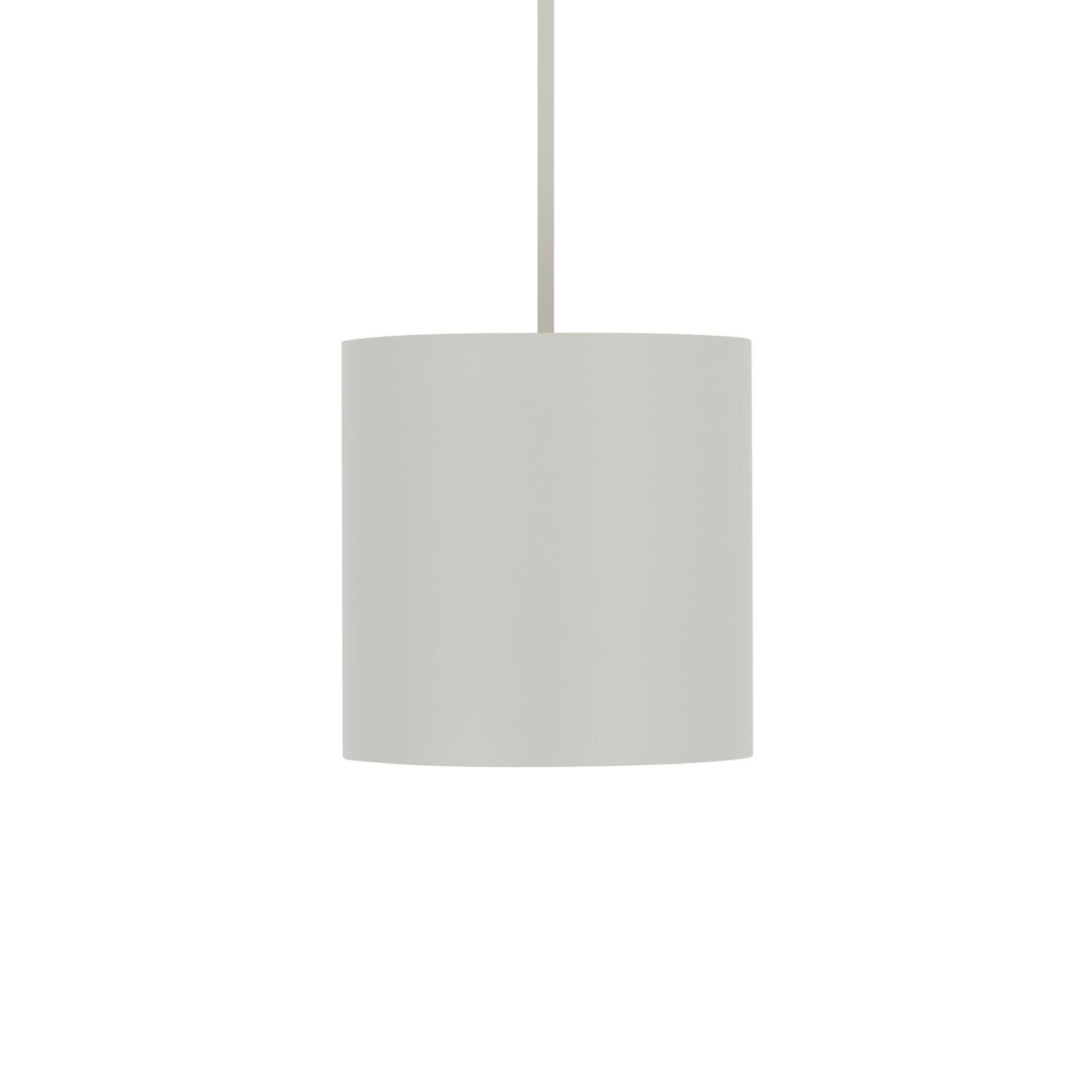 Na obrazie widoczna jest prosta, cylindryczna lampa wisząca w jasnym kolorze. Lampa ma gładką powierzchnię i jest zawieszona na cienkim przewodzie.