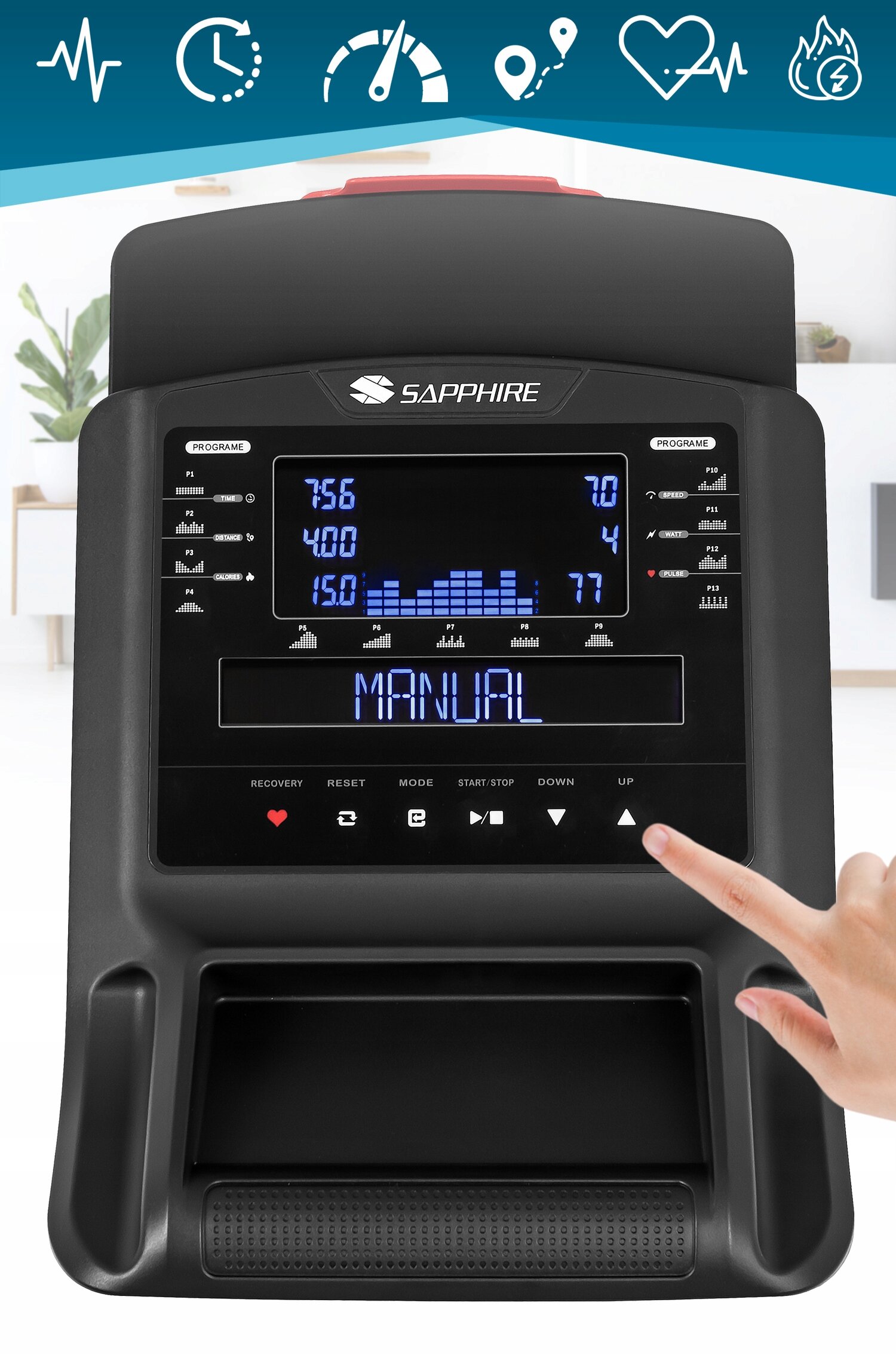 Panel sterowania roweru treningowego z wyświetlaczem pokazującym różne parametry, takie jak liczby i wykresy. Widoczny jest tekst \'SAPPHIRE\' oraz \'MANUAL\'.
