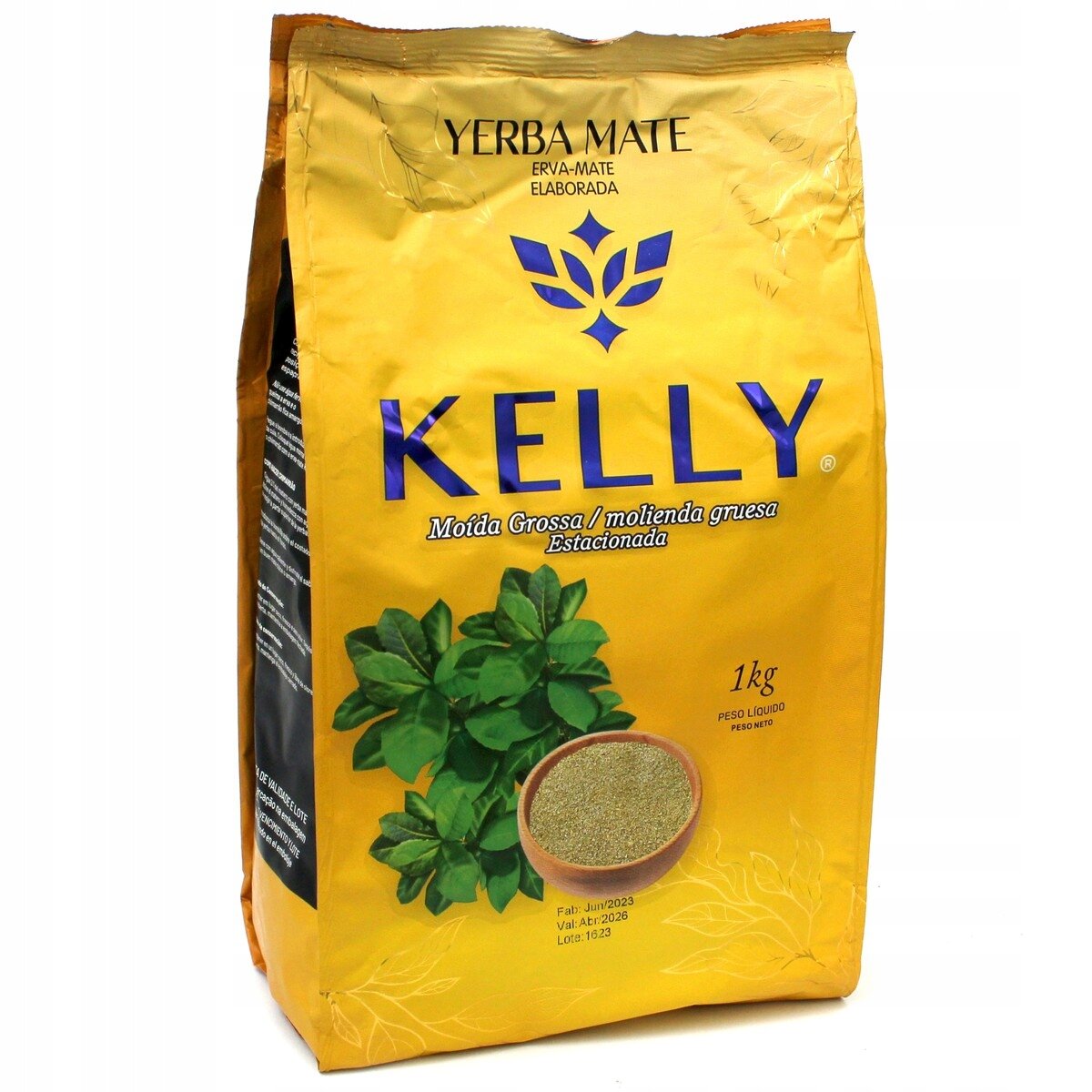 Opakowanie Yerba Mate Kelly Moida Grossa 1kg z widocznym logo i grafiką liści oraz miseczki z suszem. Na opakowaniu znajduje się tekst: \'Yerba Mate Erva-Mate Elaborada KELLY Moída Grossa / molienda gruesa Estacionada 1kg Peso Líquido Peso Neto Fab: Jun/2023 Val: Ate: 2026 Lote: 1023\'.