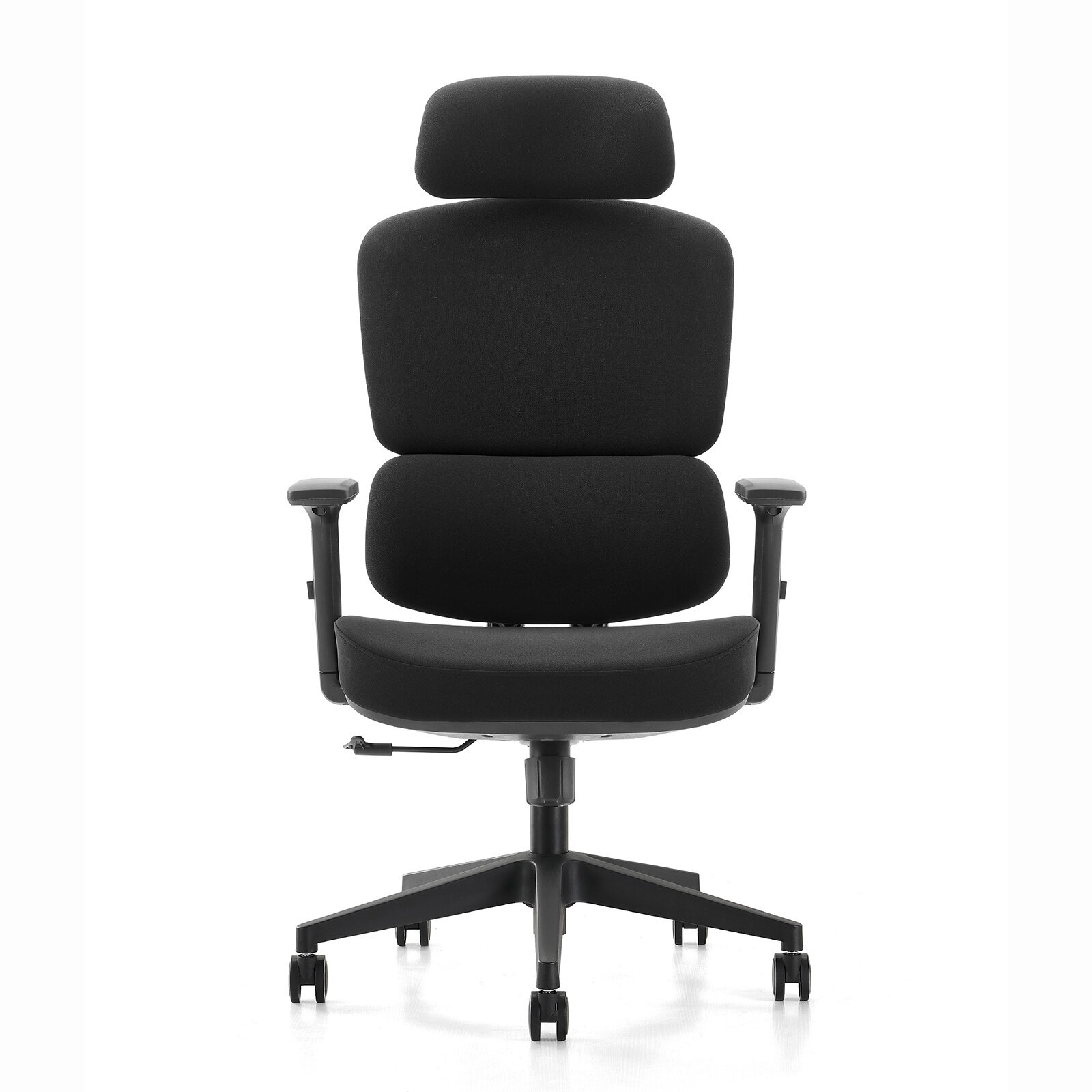 Czarny, ergonomiczny fotel biurowy z regulowanym zagłówkiem i podłokietnikami, osadzony na pięcioramiennej podstawie z kółkami.