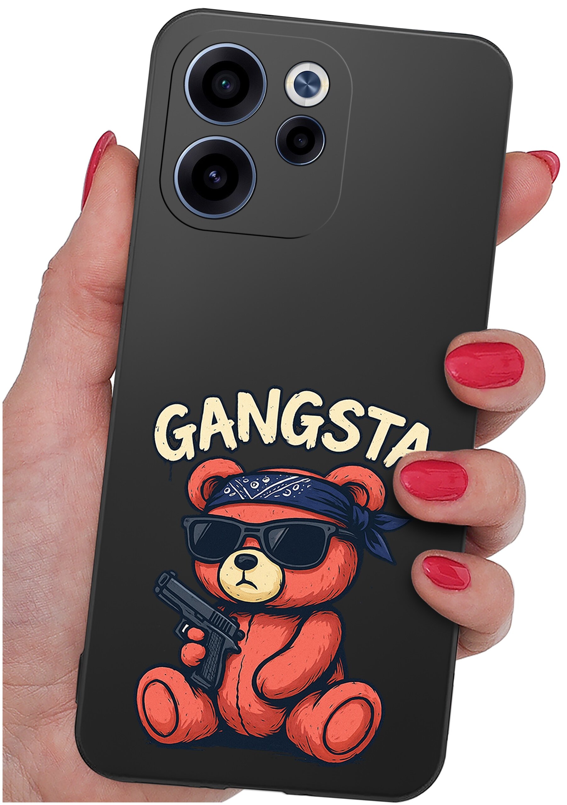 Osoba trzyma telefon w etui z nadrukiem misia w okularach przeciwsłonecznych, z bandaną na głowie i pistoletem w łapie. Nad misiem widnieje napis \'GANGSTA\'.