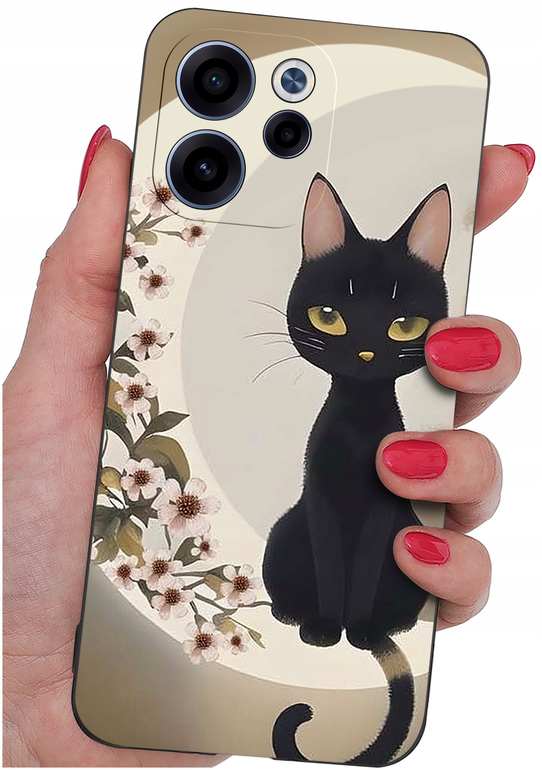 Etui na telefon z nadrukiem czarnego kota i kwiatów, trzymane w dłoni z pomalowanymi na czerwono paznokciami.
