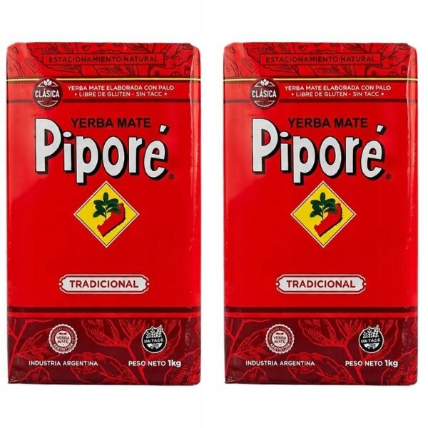Dwa czerwone opakowania Yerba Mate Piporé Tradicional, każde o wadze 1 kg, z żółtym logo przedstawiającym liść. Na opakowaniach widnieje tekst: \'Yerba Mate Piporé Tradicional\', \'Industria Argentina\', \'Peso Neto 1kg\'.