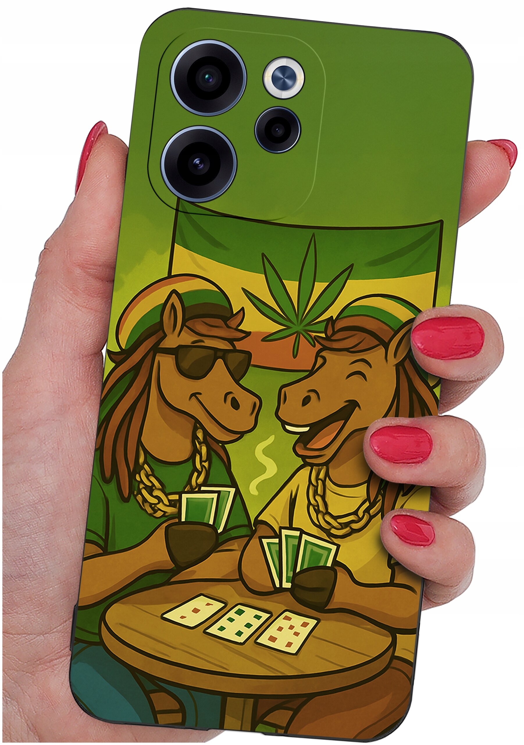 Etui na telefon z kolorowym nadrukiem przedstawiającym dwa konie w czapkach i okularach przeciwsłonecznych, grające w karty przy stole. W tle widoczny jest liść konopi na tle flagi w kolorach zielonym, żółtym i czerwonym.