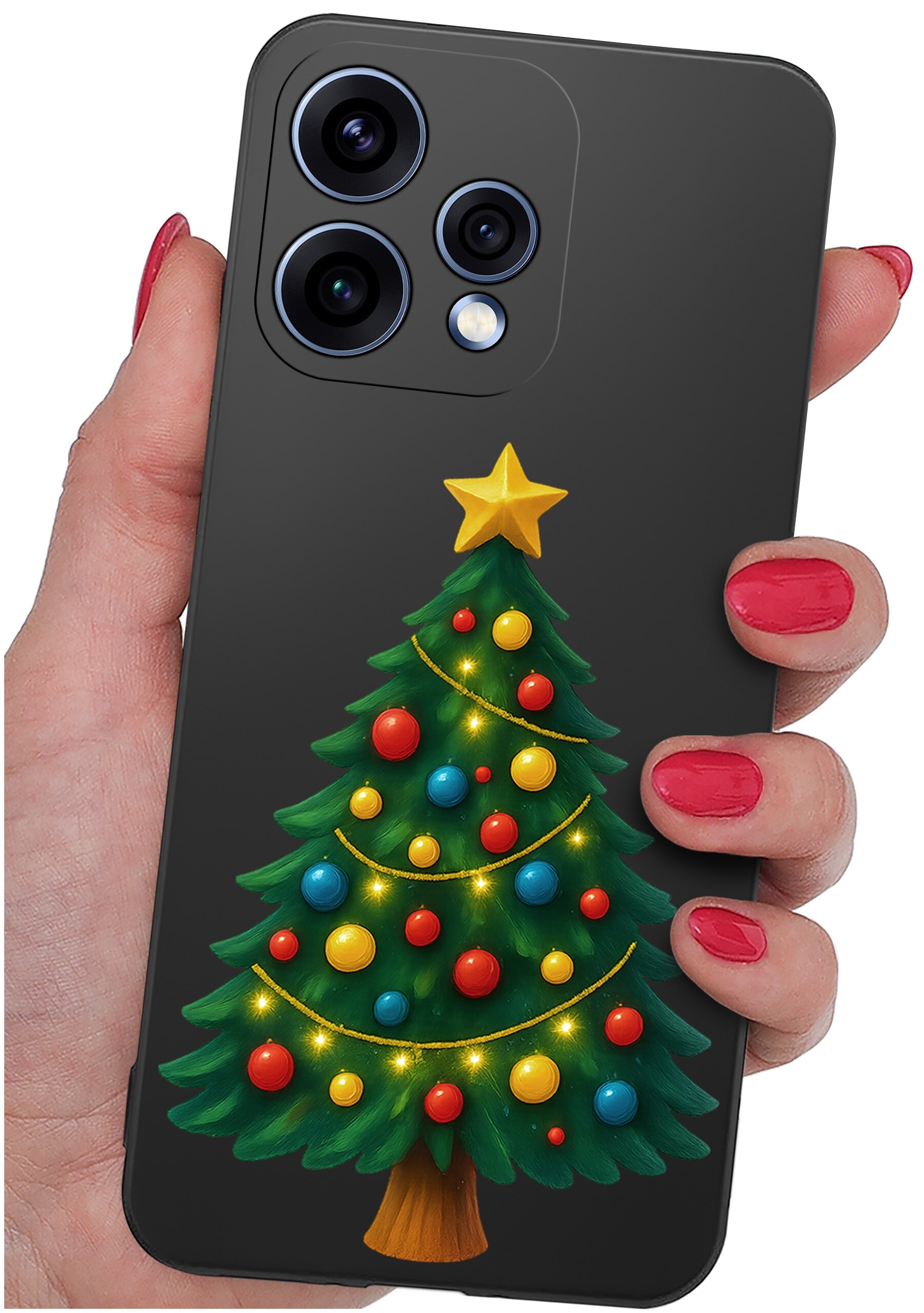 Etui na telefon z motywem choinki ozdobionej kolorowymi bombkami i gwiazdą na szczycie, trzymane w dłoni z pomalowanymi na czerwono paznokciami.