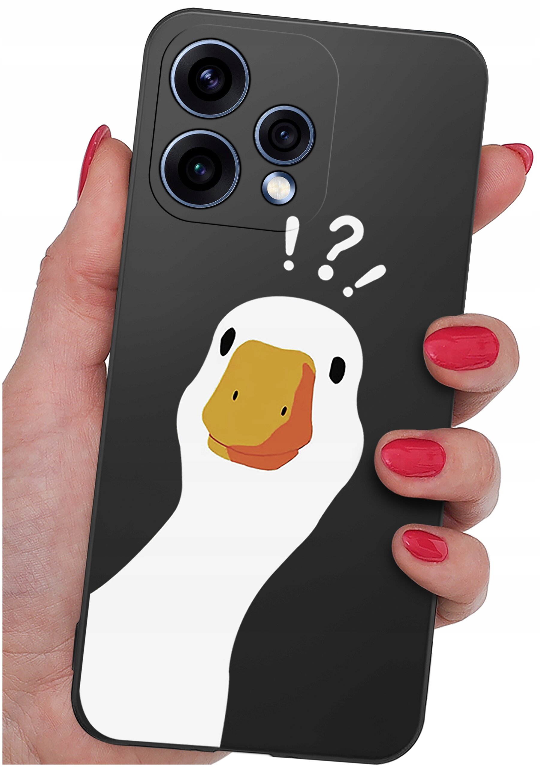 Etui na telefon z grafiką przedstawiającą białą kaczkę z pomarańczowym dziobem oraz znakami zapytania i wykrzyknikiem nad głową. Etui jest trzymane w dłoni z pomalowanymi na czerwono paznokciami.