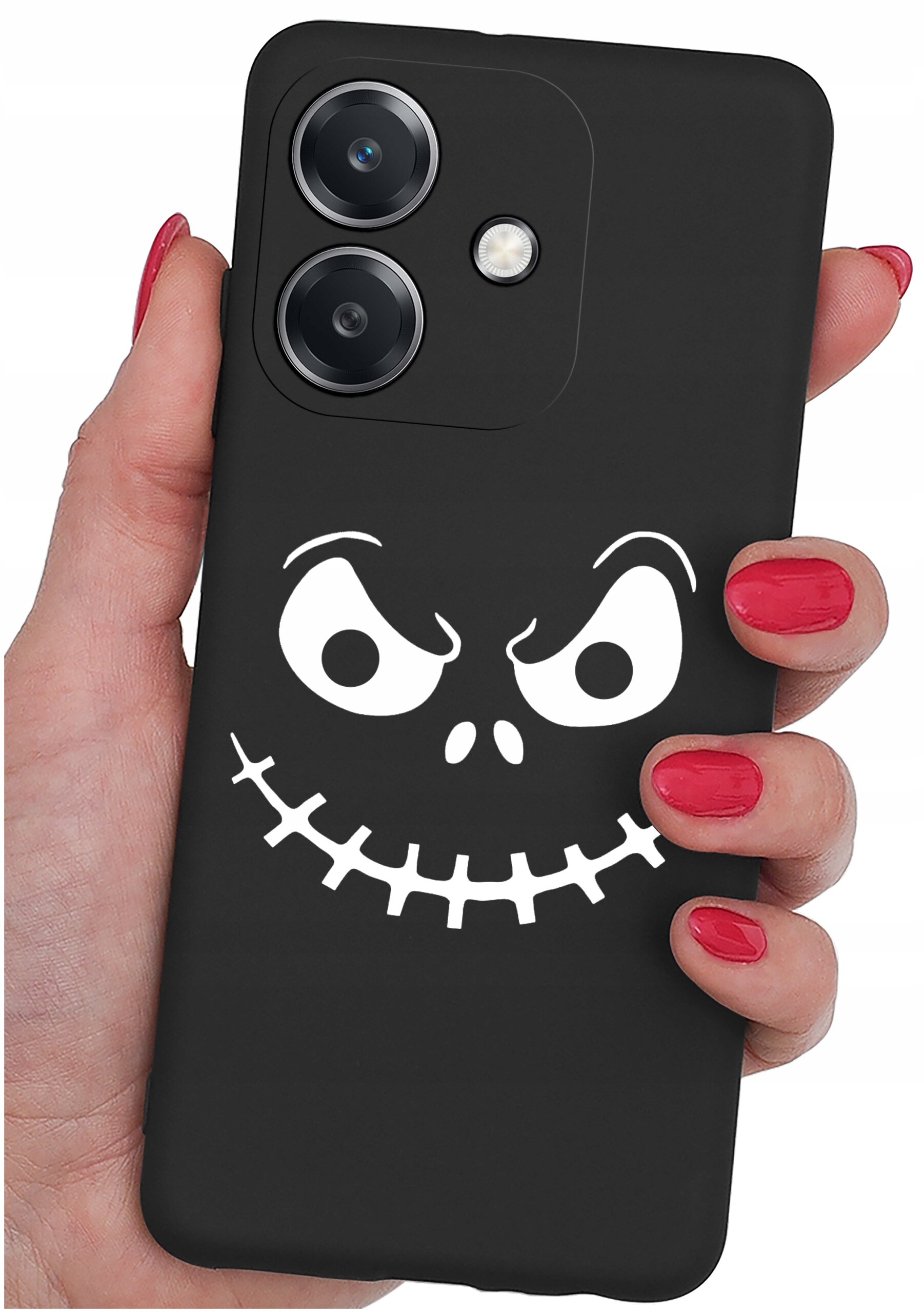 Czarne etui na telefon z białym nadrukiem przedstawiającym uśmiechniętą twarz z dużymi oczami i zębami. Etui trzymane jest w dłoni z pomalowanymi na czerwono paznokciami.