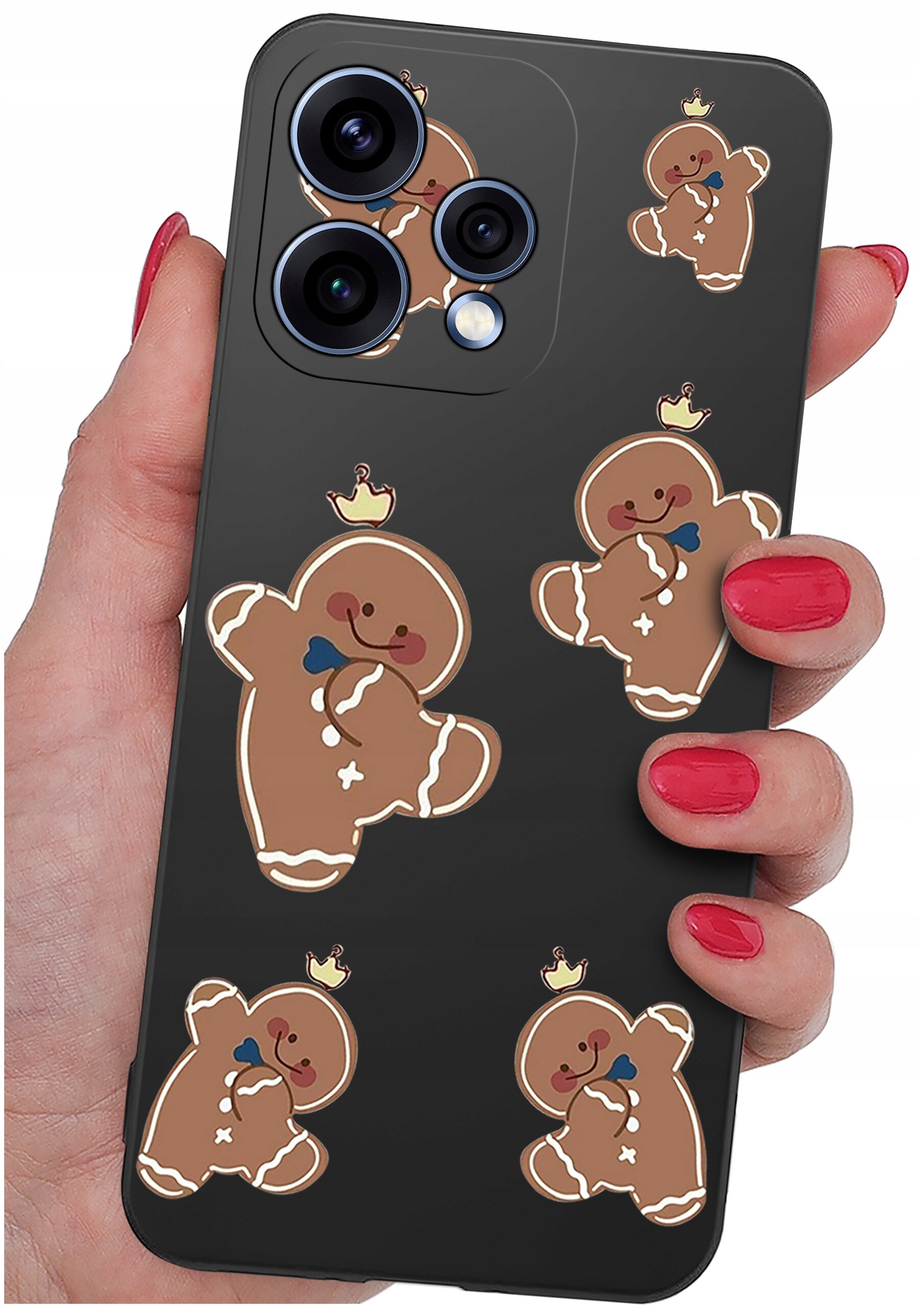Czarny silikonowy etui na telefon z wzorem piernikowych ludzików w koronach. Etui trzymane jest w dłoni z pomalowanymi na czerwono paznokciami.