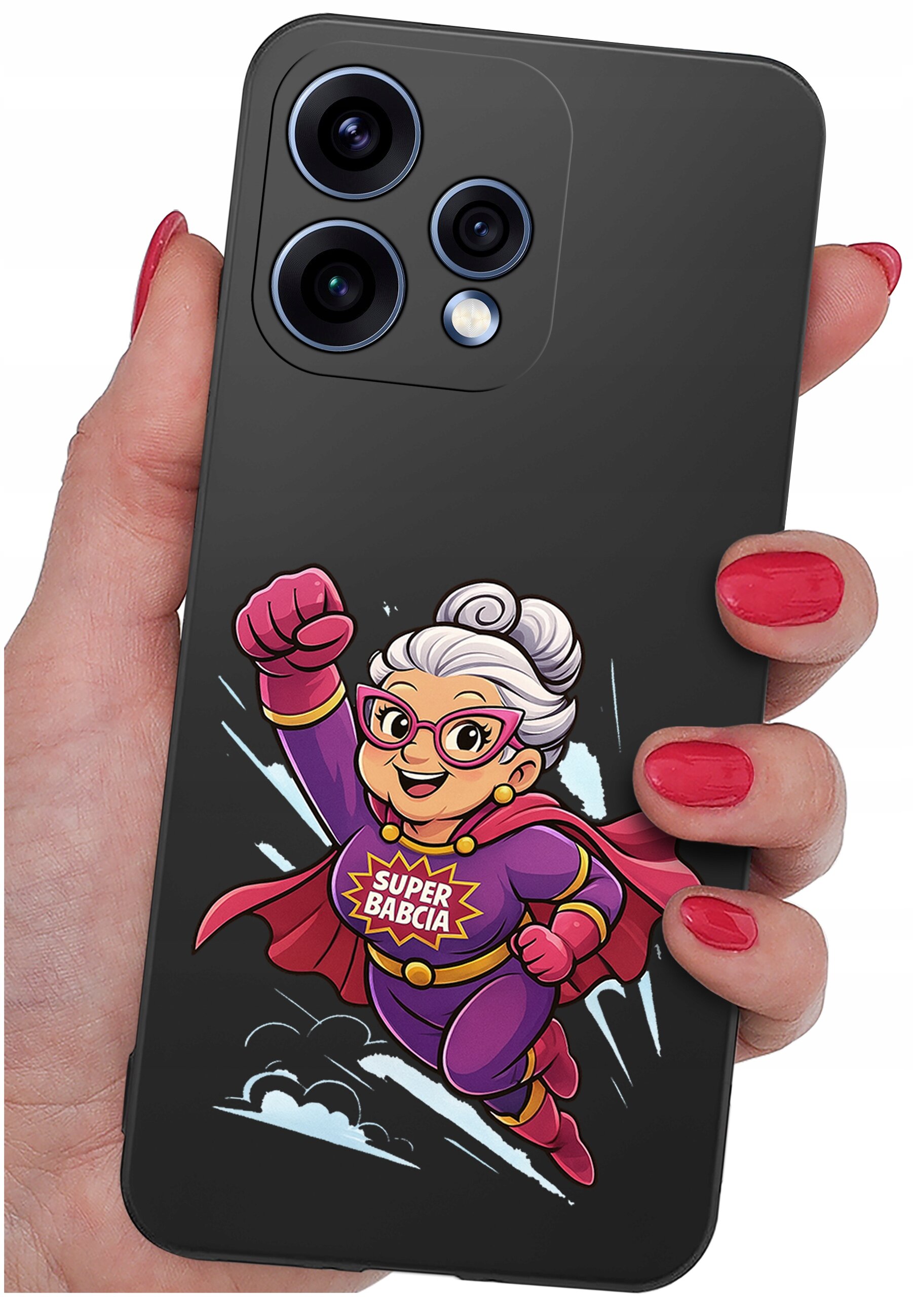 Etui na telefon z grafiką przedstawiającą postać w stroju superbohatera z napisem \'SUPER BABCIA\'. Etui jest trzymane w dłoni z pomalowanymi na czerwono paznokciami.
