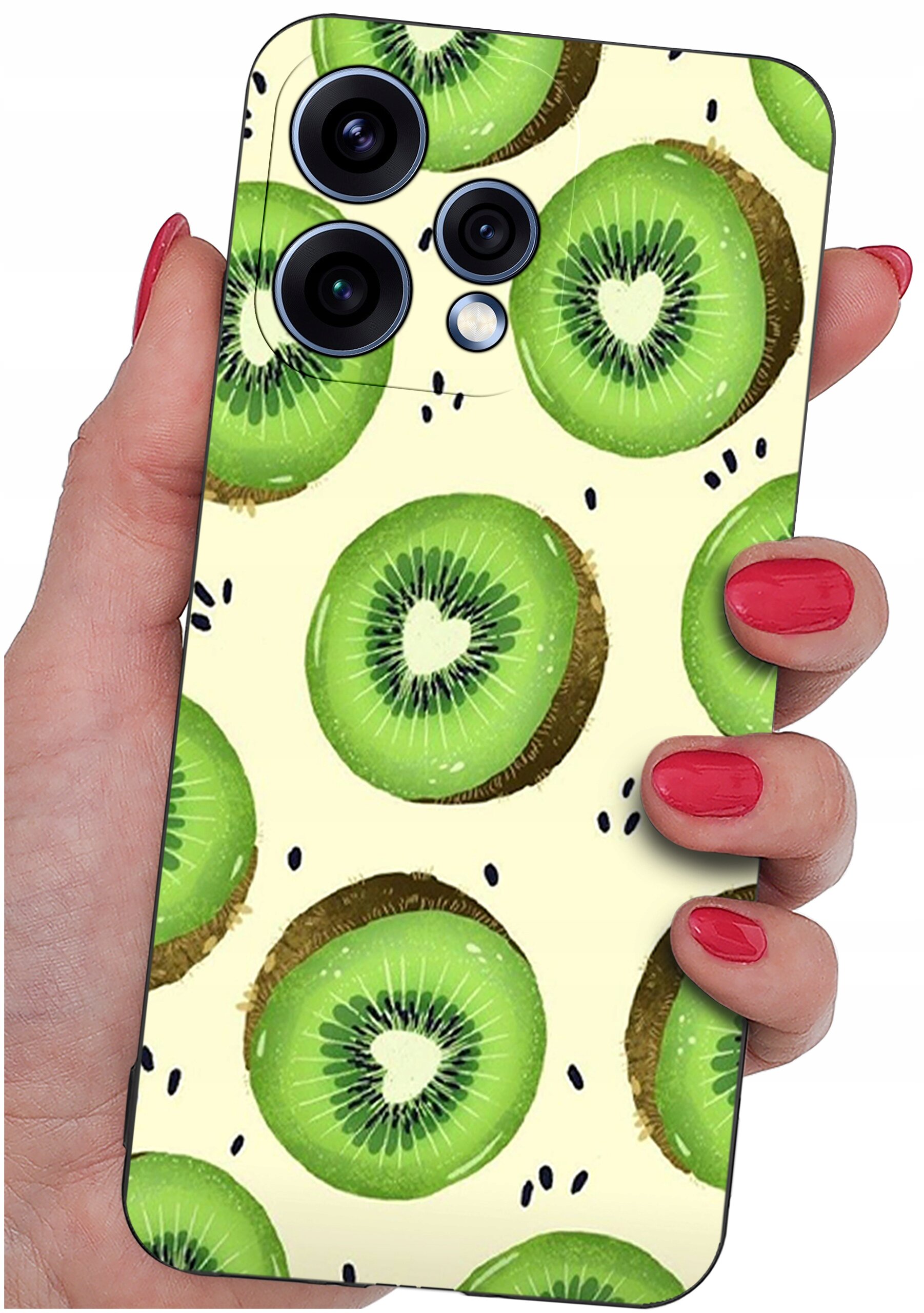 Etui na telefon z wzorem plasterków kiwi, trzymane w dłoni z pomalowanymi na czerwono paznokciami. Etui posiada wycięcia na trzy obiektywy aparatu i lampę błyskową.
