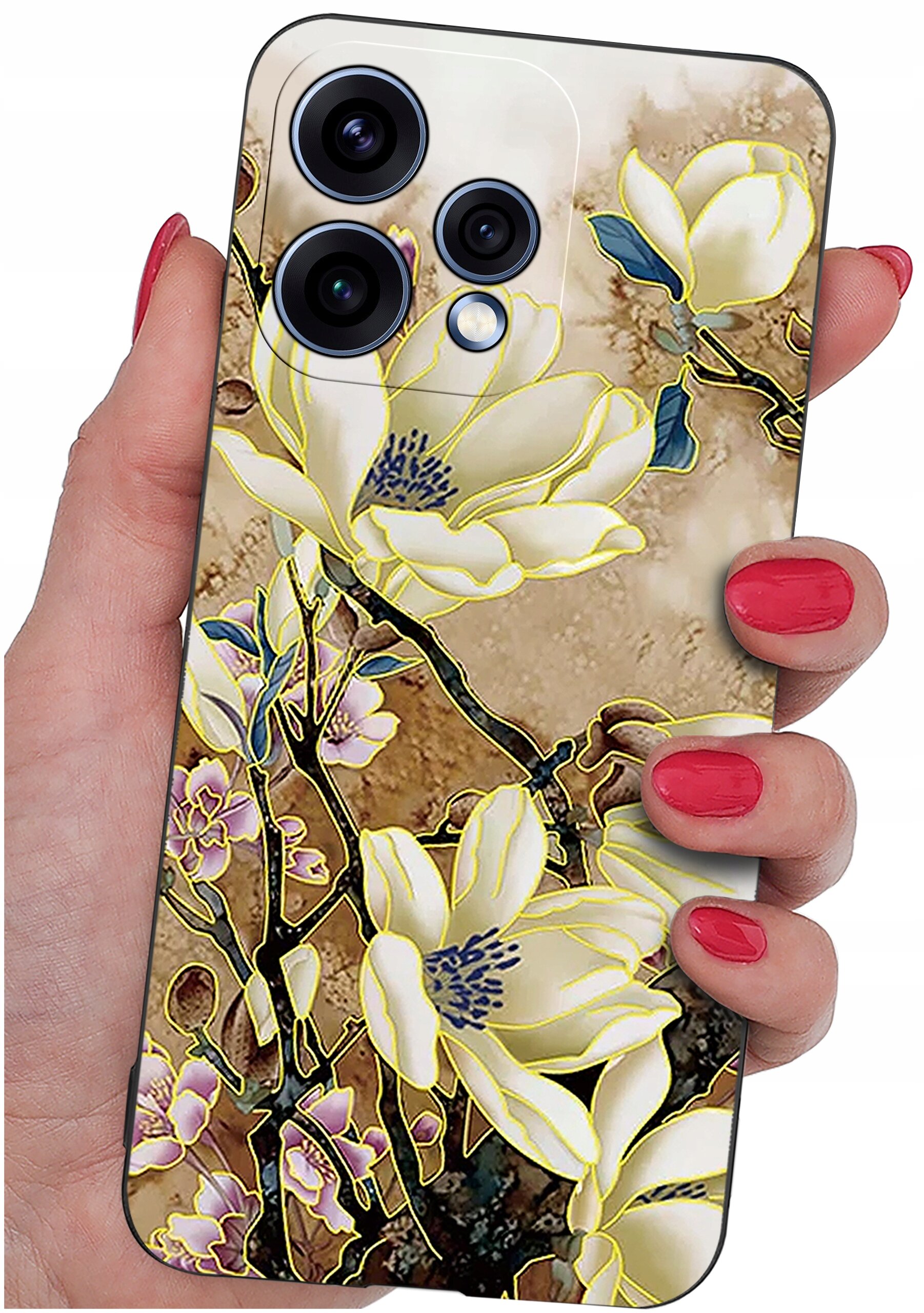 Etui na telefon z motywem kwiatowym, trzymane w dłoni z pomalowanymi na czerwono paznokciami. Etui ma wzór z dużymi, białymi kwiatami na tle w odcieniach brązu.