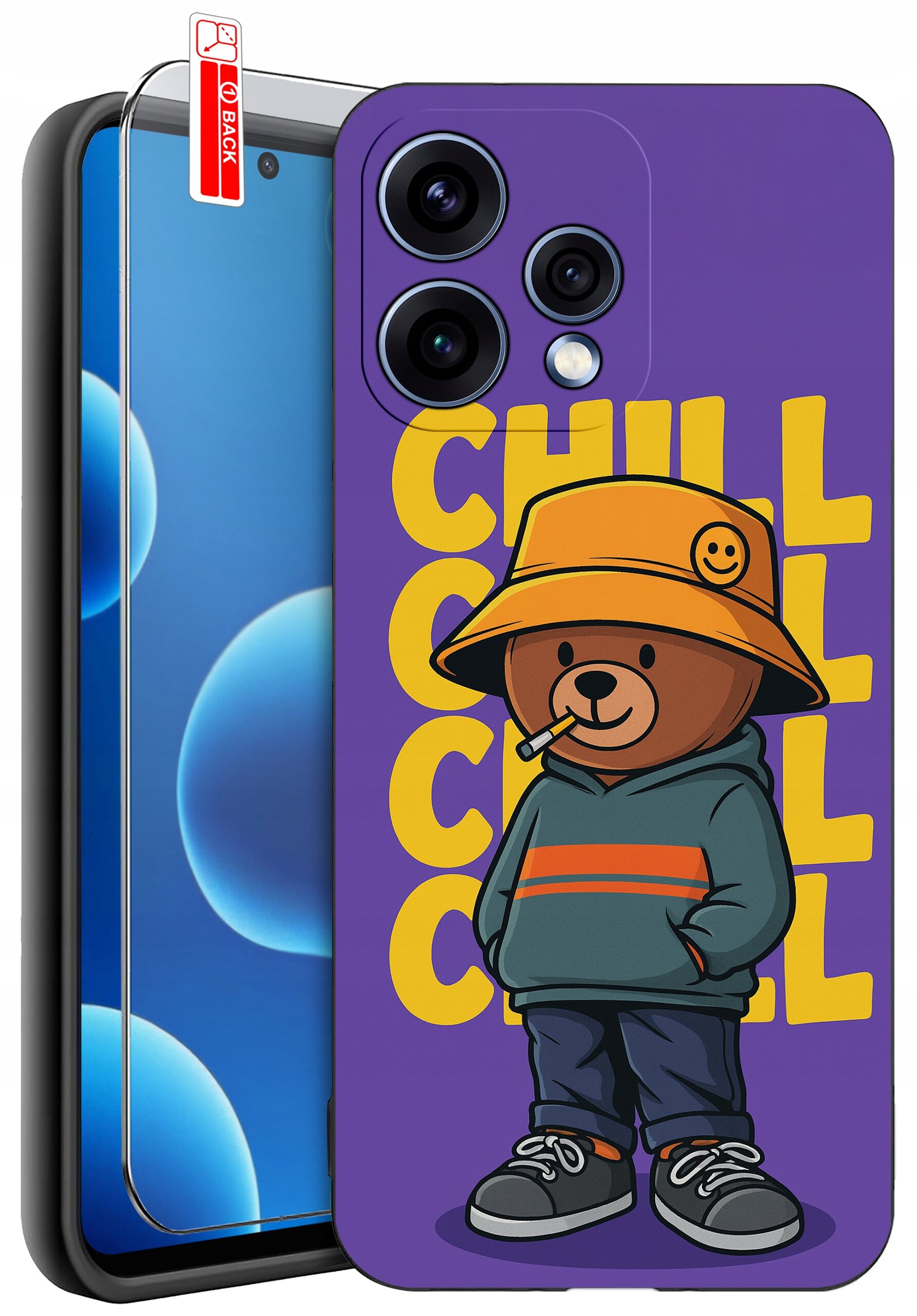 Etui na telefon z fioletowym tłem, przedstawiające misia w pomarańczowym kapeluszu i bluzie, z napisem \'CHILL\' w tle. Obok znajduje się szkło ochronne z oznaczeniem \'BACK\'.