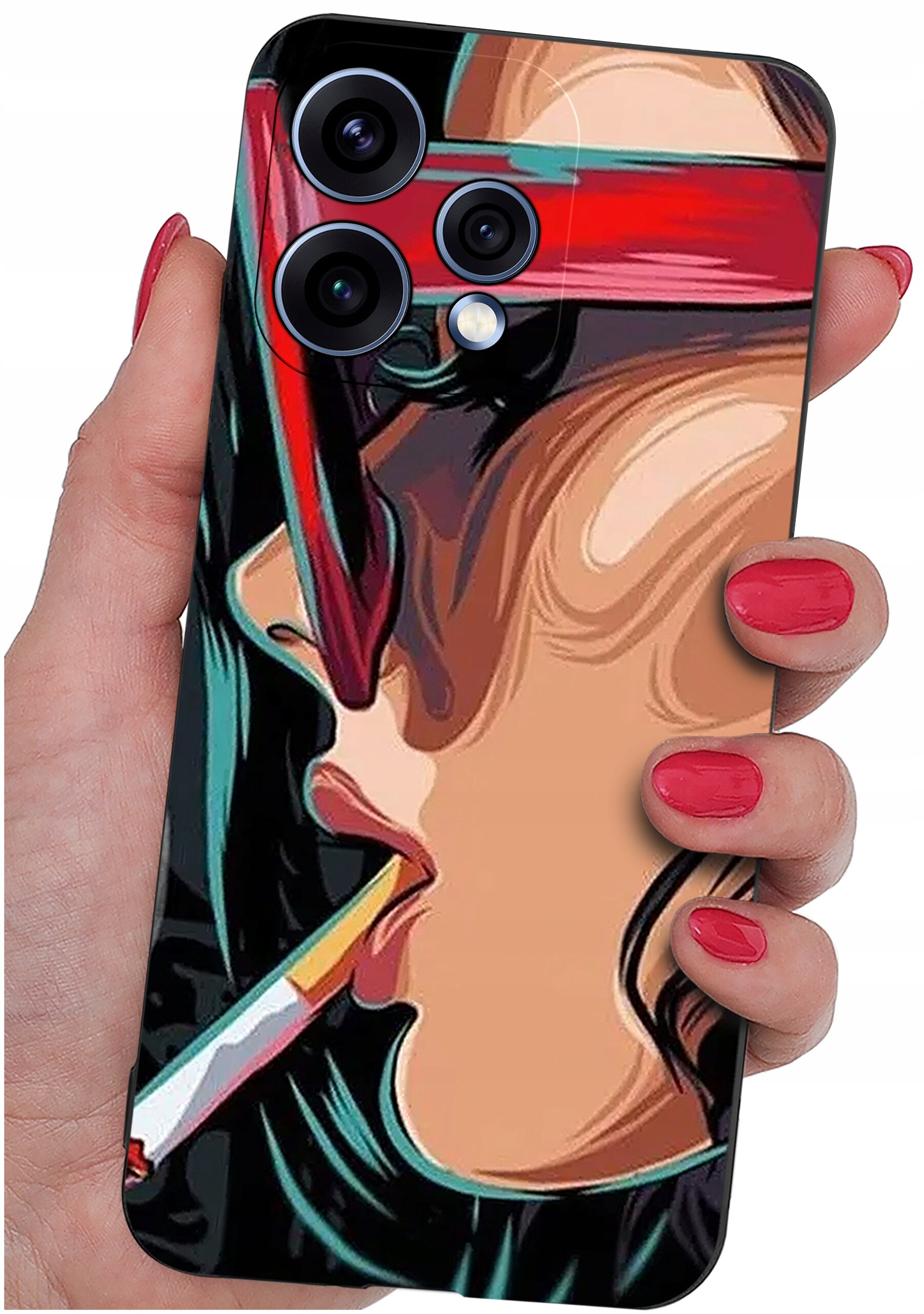 Etui na telefon z kolorowym wzorem przedstawiającym twarz osoby w okularach i z papierosem. Etui trzymane jest w dłoni z pomalowanymi na czerwono paznokciami.