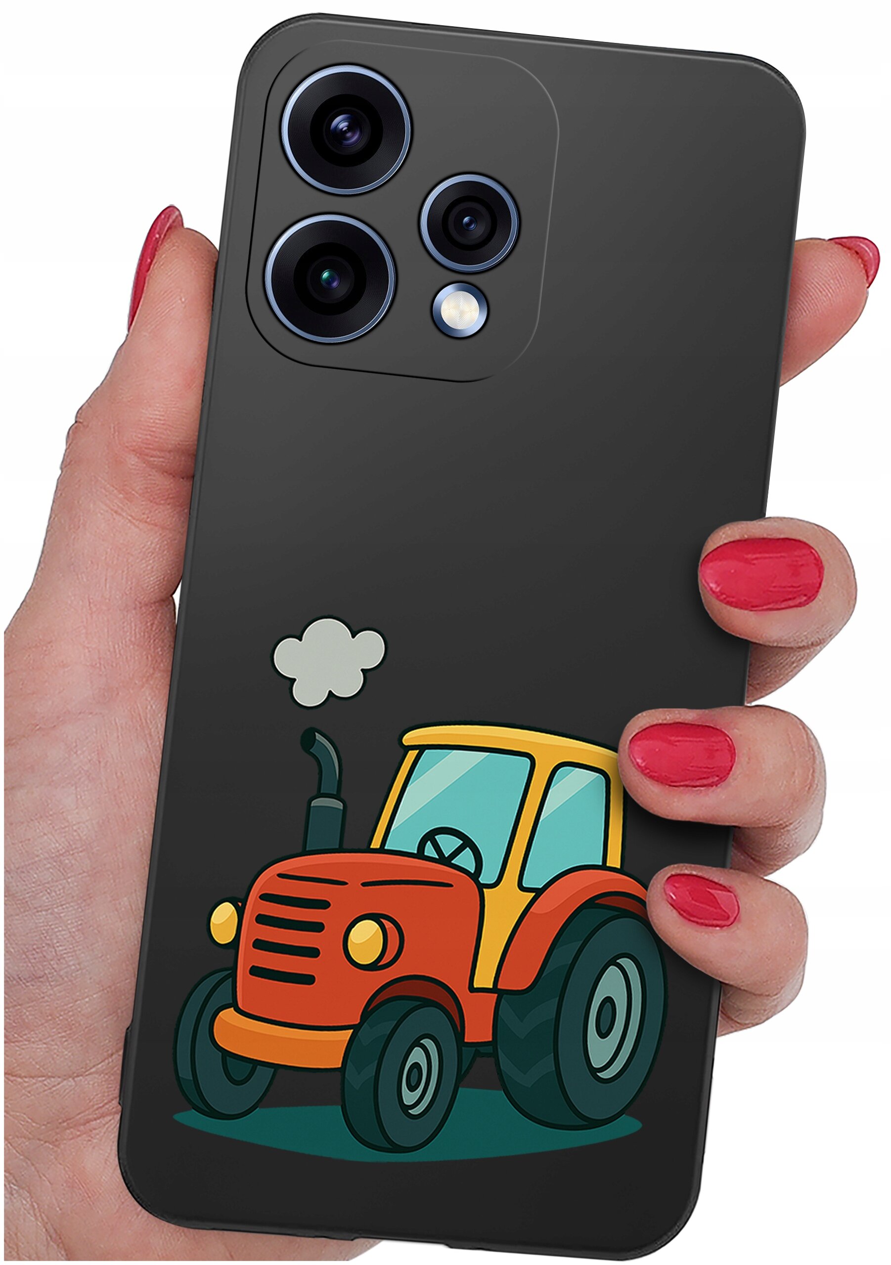 Osoba trzyma telefon z etui przedstawiającym kolorowy rysunek traktora. Etui jest ciemne, a traktor ma czerwony korpus i żółty dach.