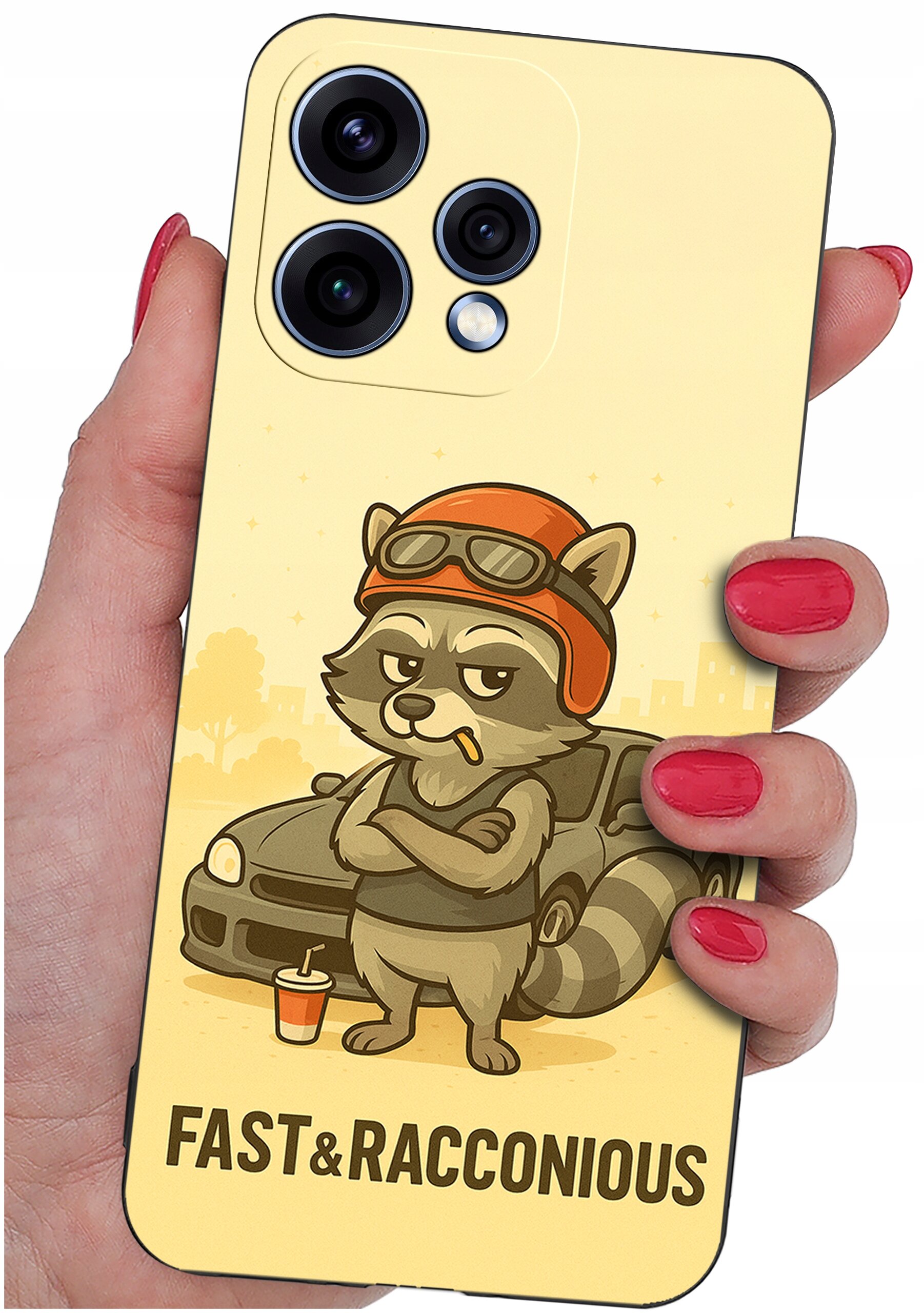 Etui na telefon z nadrukiem szopa w kasku, stojącego przed samochodem z napisem \'FAST&RACCONIOUS\'.
