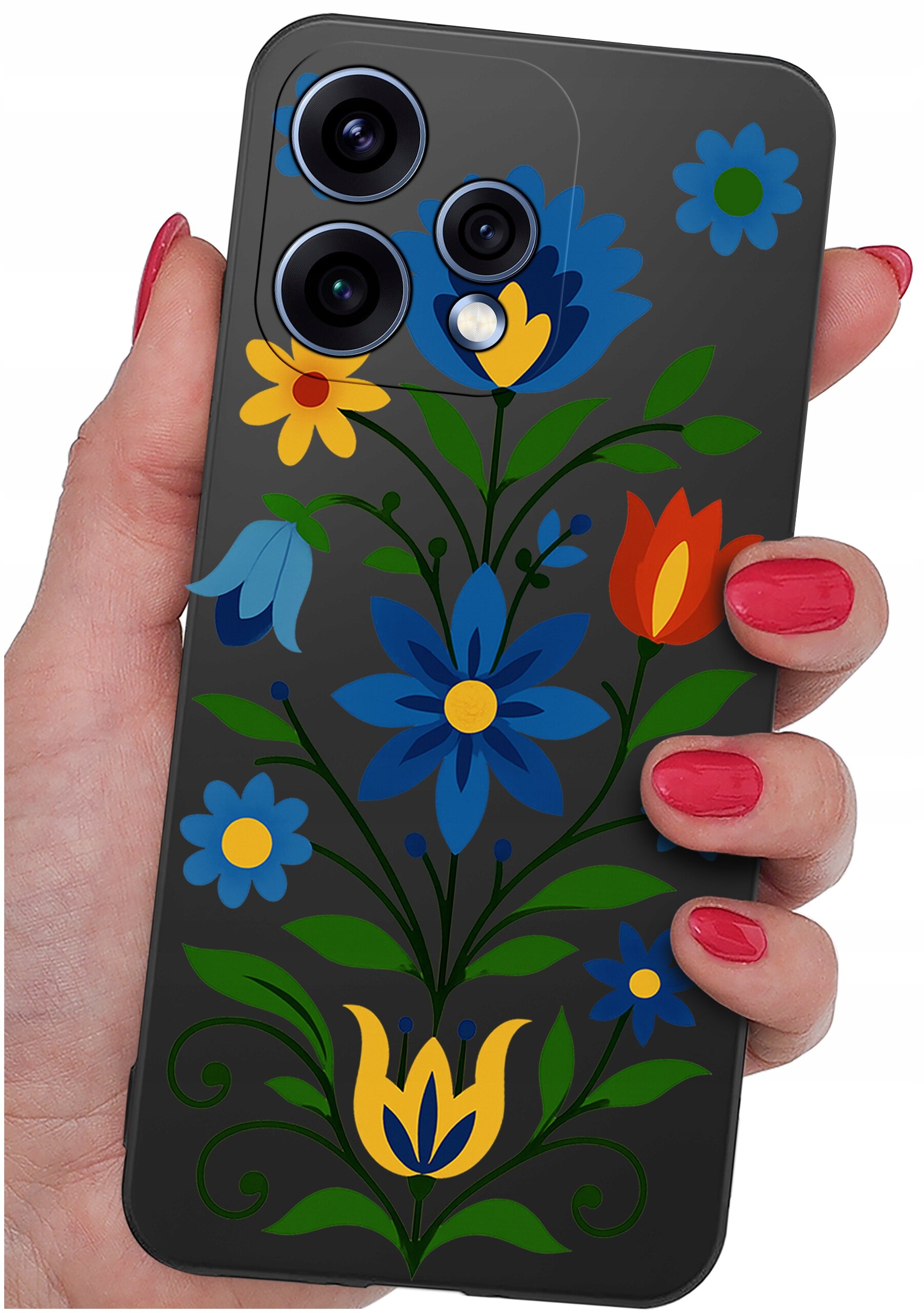 Etui na telefon z kolorowym wzorem kwiatowym, trzymane w dłoni z pomalowanymi na czerwono paznokciami. Etui posiada wycięcia na trzy obiektywy aparatu i lampę błyskową.