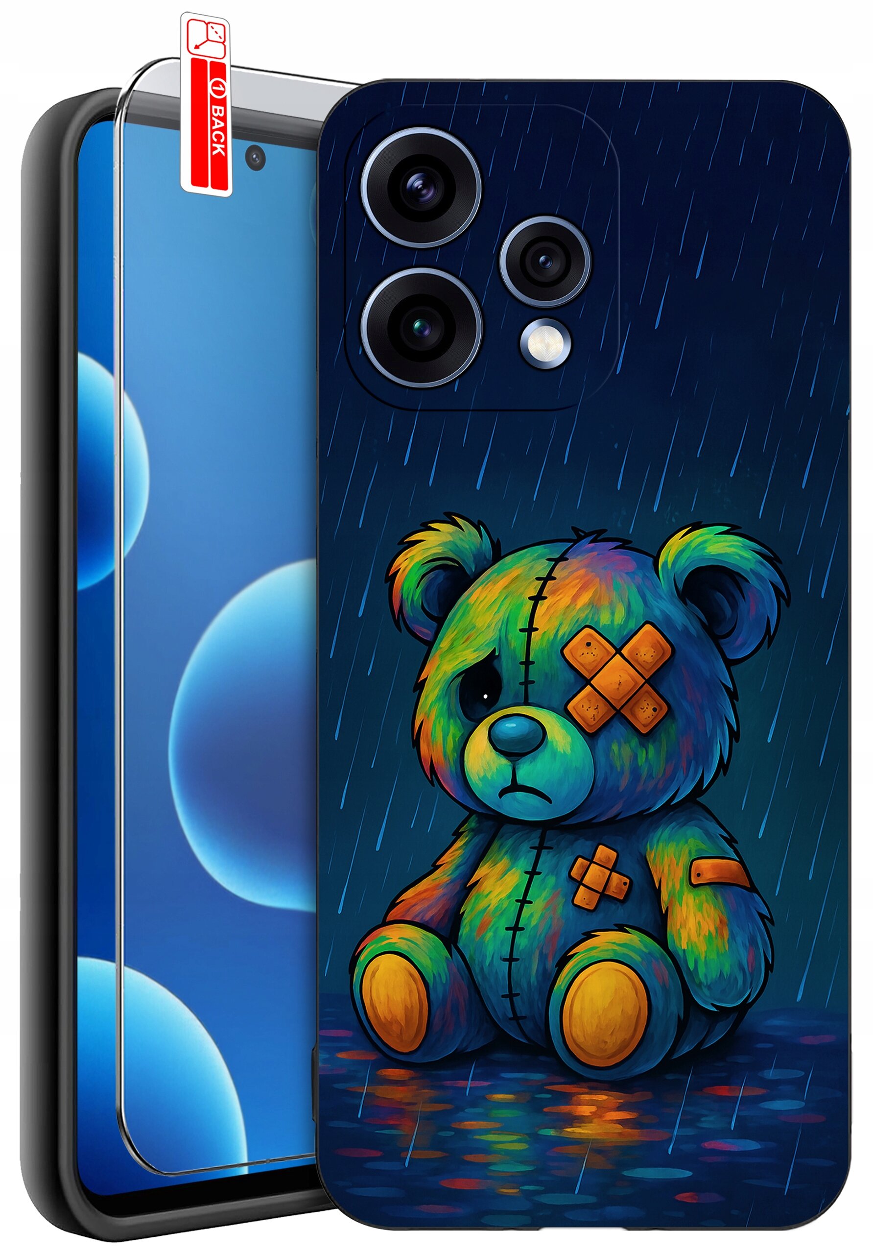 Etui na telefon z kolorowym wzorem misia z łatkami, w tle deszcz. Obok znajduje się szkło ochronne z napisem \'BACK\'.