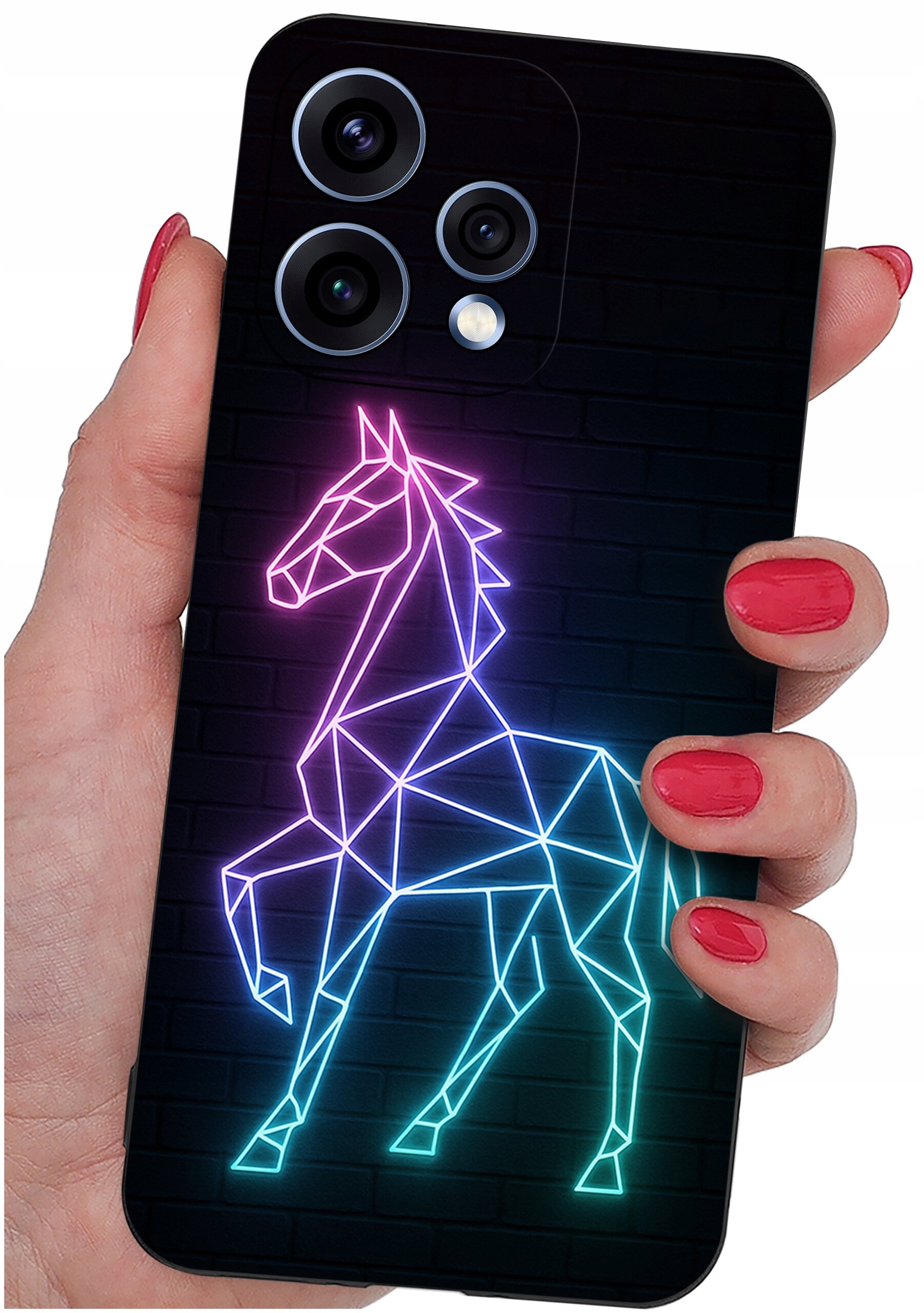 Etui na telefon z neonowym wzorem konia w geometrycznym stylu, trzymane w dłoni z pomalowanymi na czerwono paznokciami.
