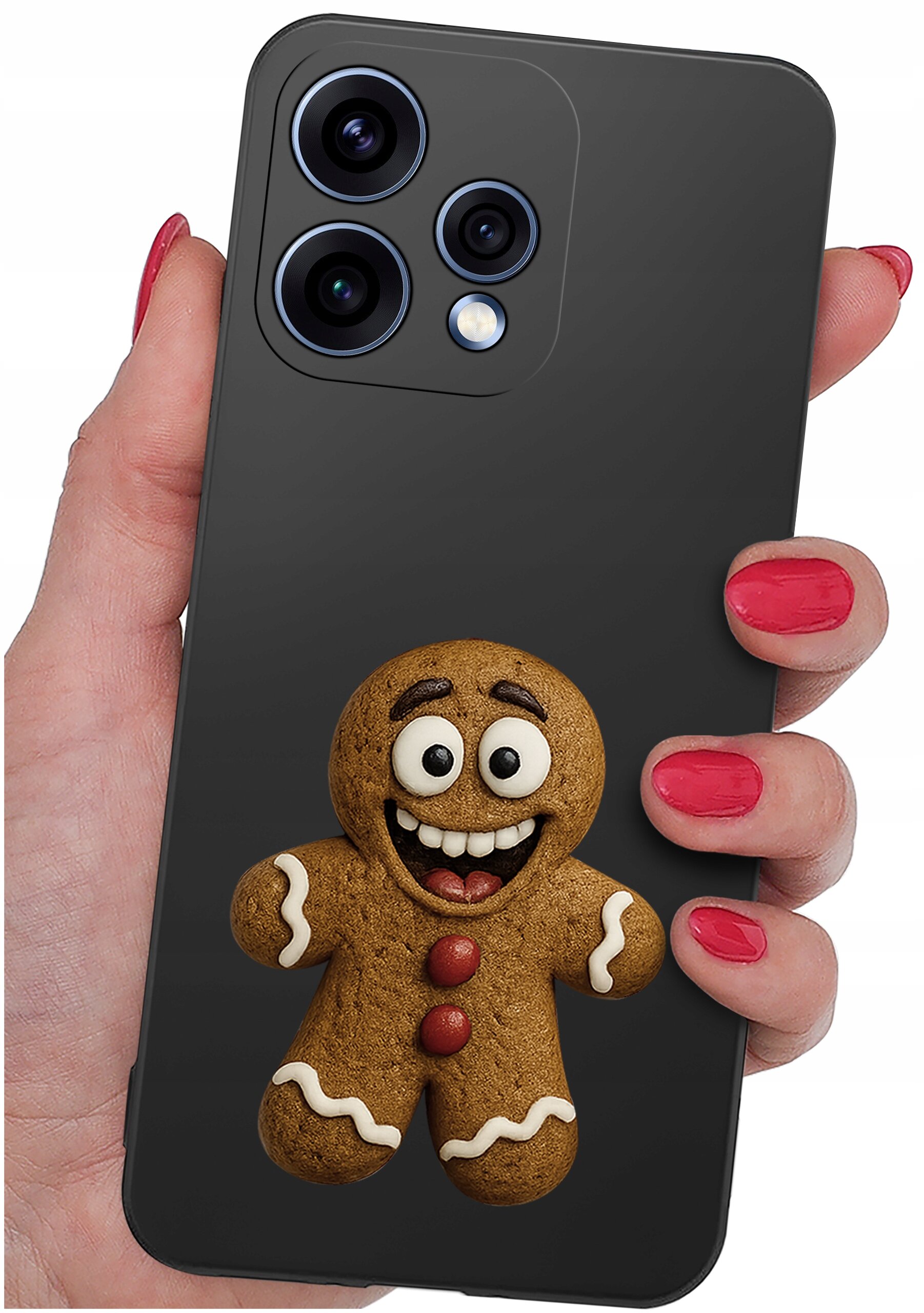 Osoba trzyma telefon z czarnym etui, na którym znajduje się wizerunek uśmiechniętego piernikowego ludzika. Etui ma wycięcia na trzy obiektywy aparatu i lampę błyskową.