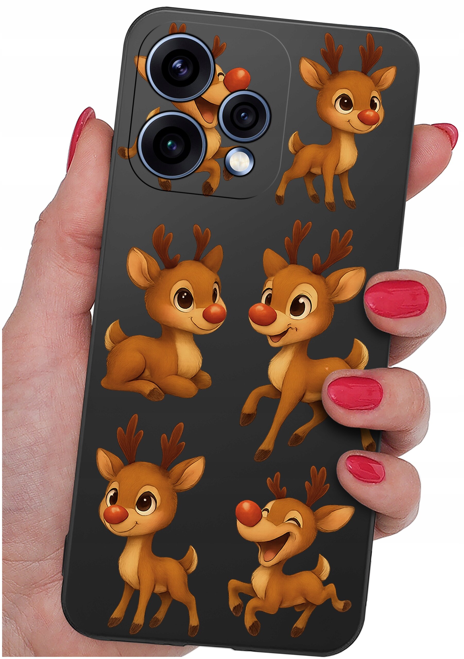 Etui na telefon z motywem reniferów w różnych pozach, trzymane w dłoni z pomalowanymi na czerwono paznokciami. Etui ma wycięcia na trzy obiektywy aparatu i lampę błyskową.