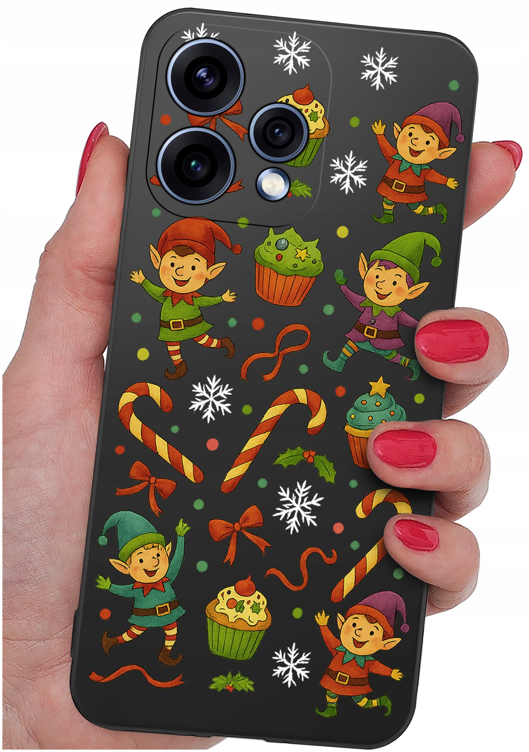 Etui na telefon z kolorowym wzorem przedstawiającym elfy, cukierki, babeczki i śnieżynki. Etui jest trzymane w dłoni z pomalowanymi na czerwono paznokciami.