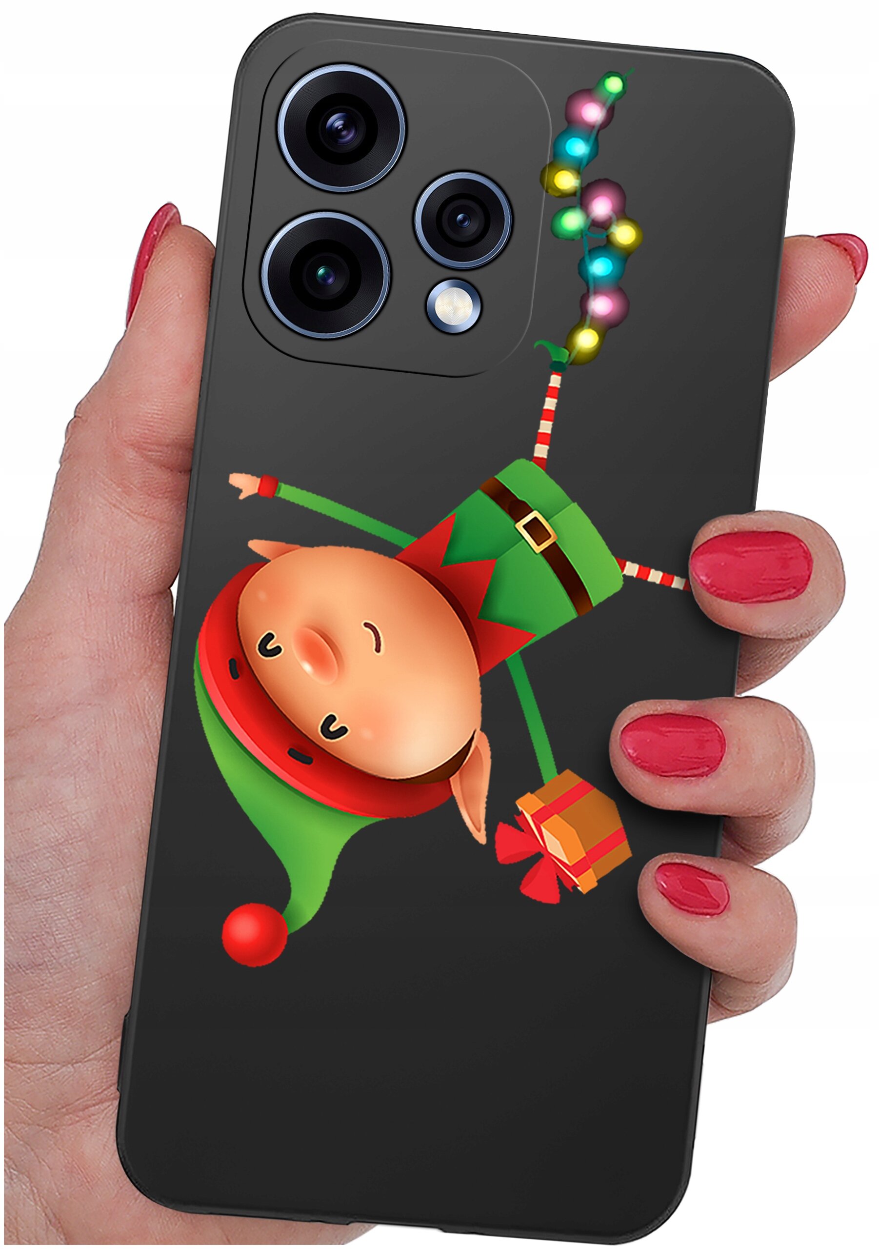 Osoba trzyma telefon z etui przedstawiającym postać elfa w zielono-czerwonym stroju, trzymającego prezent. Na etui widoczne są kolorowe światełka oraz trzy obiektywy aparatu.