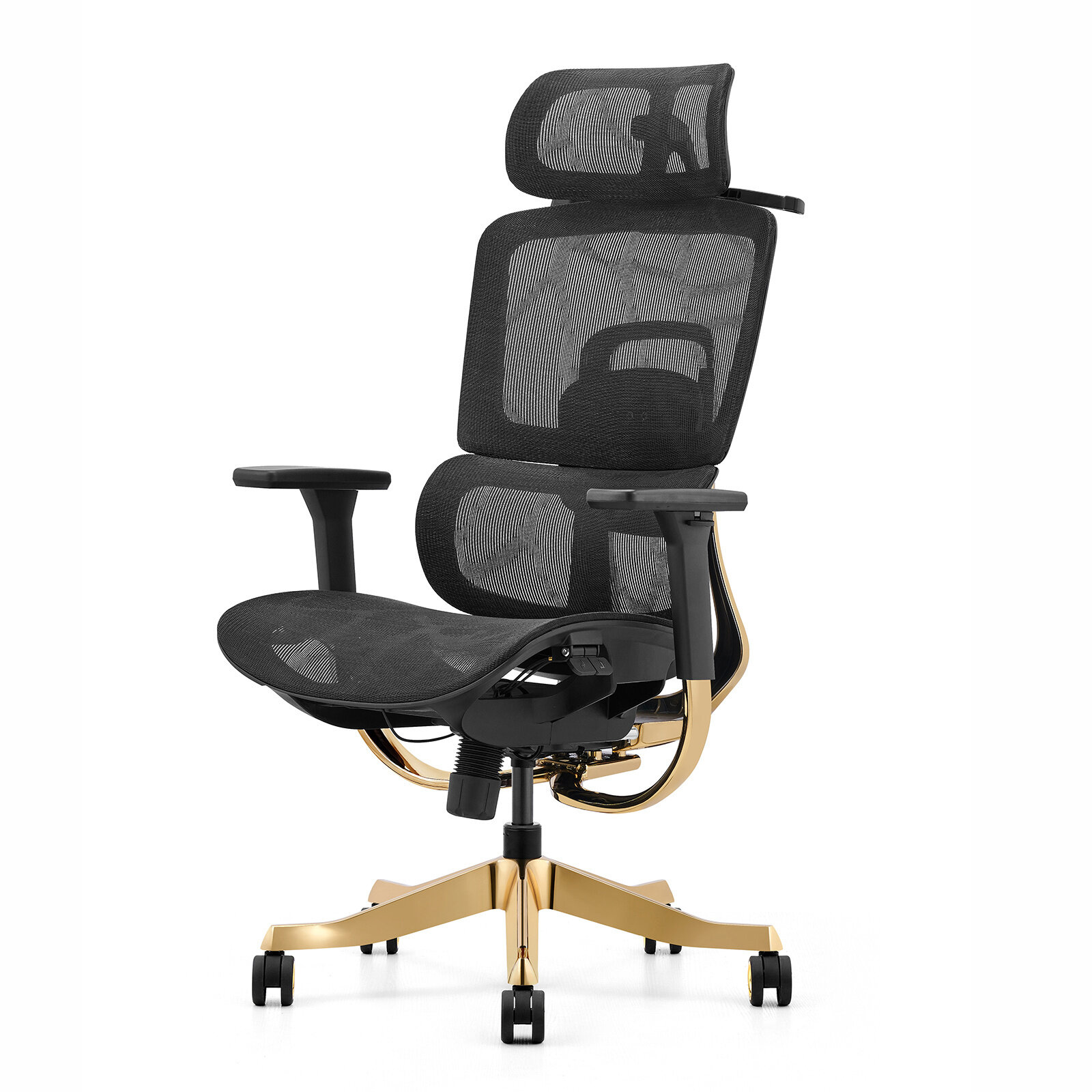 Ergonomiczny fotel biurowy obrotowy z czarnym, siatkowym oparciem i siedziskiem oraz złotą podstawą na kółkach. Fotel posiada regulowane podłokietniki i zagłówek.