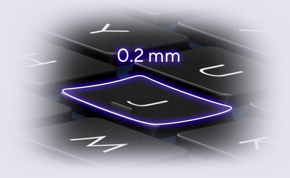 Zbliżenie na klawiaturę z klawiszem \'J\' otoczonym fioletową linią, z napisem \'0.2 mm\' nad nim.
