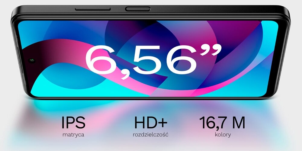 Obraz przedstawia smartfon z wyświetlaczem o przekątnej 6,56 cala. Na dole widoczne są napisy: \'IPS matryca\', \'HD+ rozdzielczość\', \'16,7 M kolory\'.