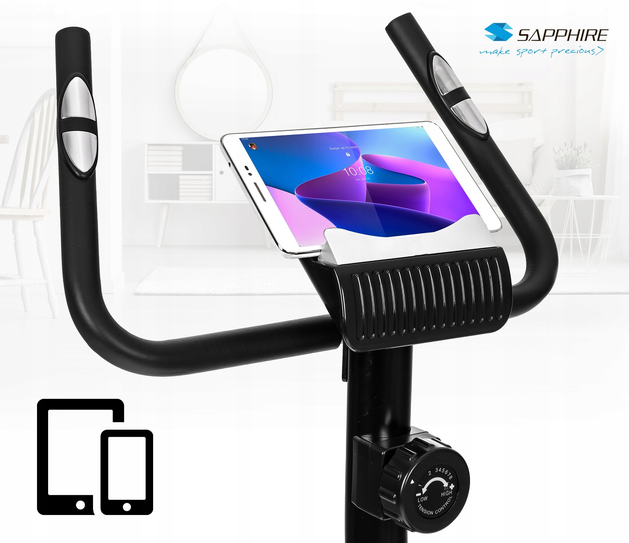 Czarny rower treningowy z uchwytem na tablet, widoczny panel sterowania z pokrętłem. Logo \'SAPPHIRE make sport precious\' w prawym górnym rogu.