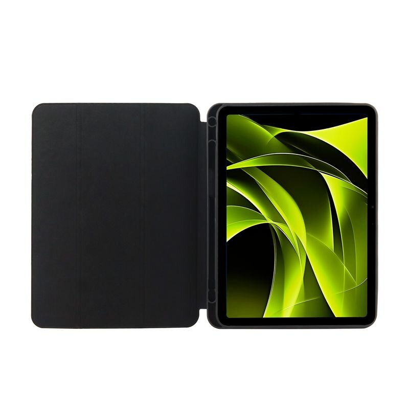 Czarny futerał na tablet z otwartą klapką, wewnątrz którego znajduje się tablet z wyświetlaczem pokazującym abstrakcyjną grafikę w odcieniach zieleni i czerni.