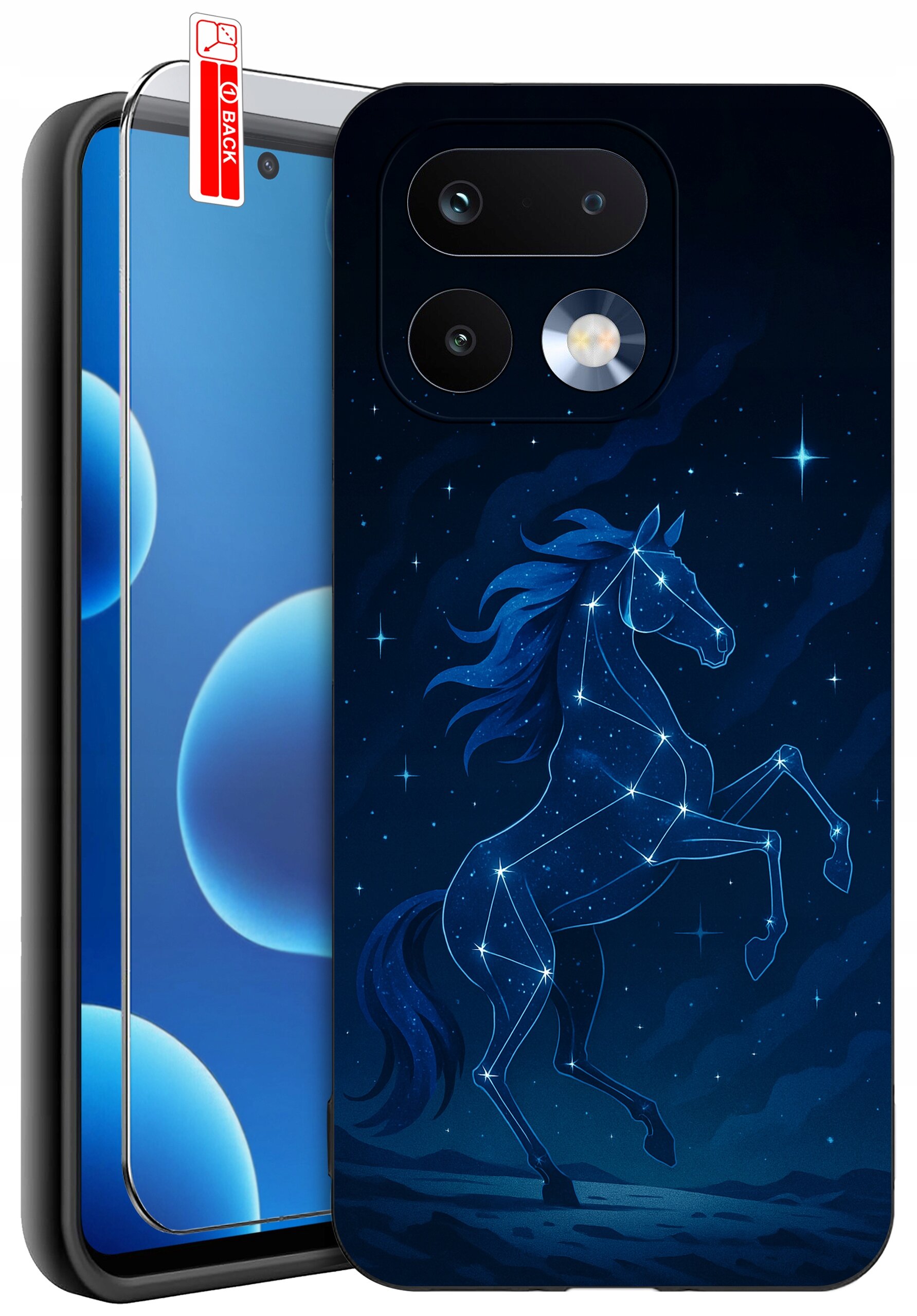 Obraz przedstawia silikonowe etui na telefon z grafiką konstelacji w kształcie konia na tle nocnego nieba. Obok etui znajduje się szkło ochronne z naklejką \'BACK\'.
