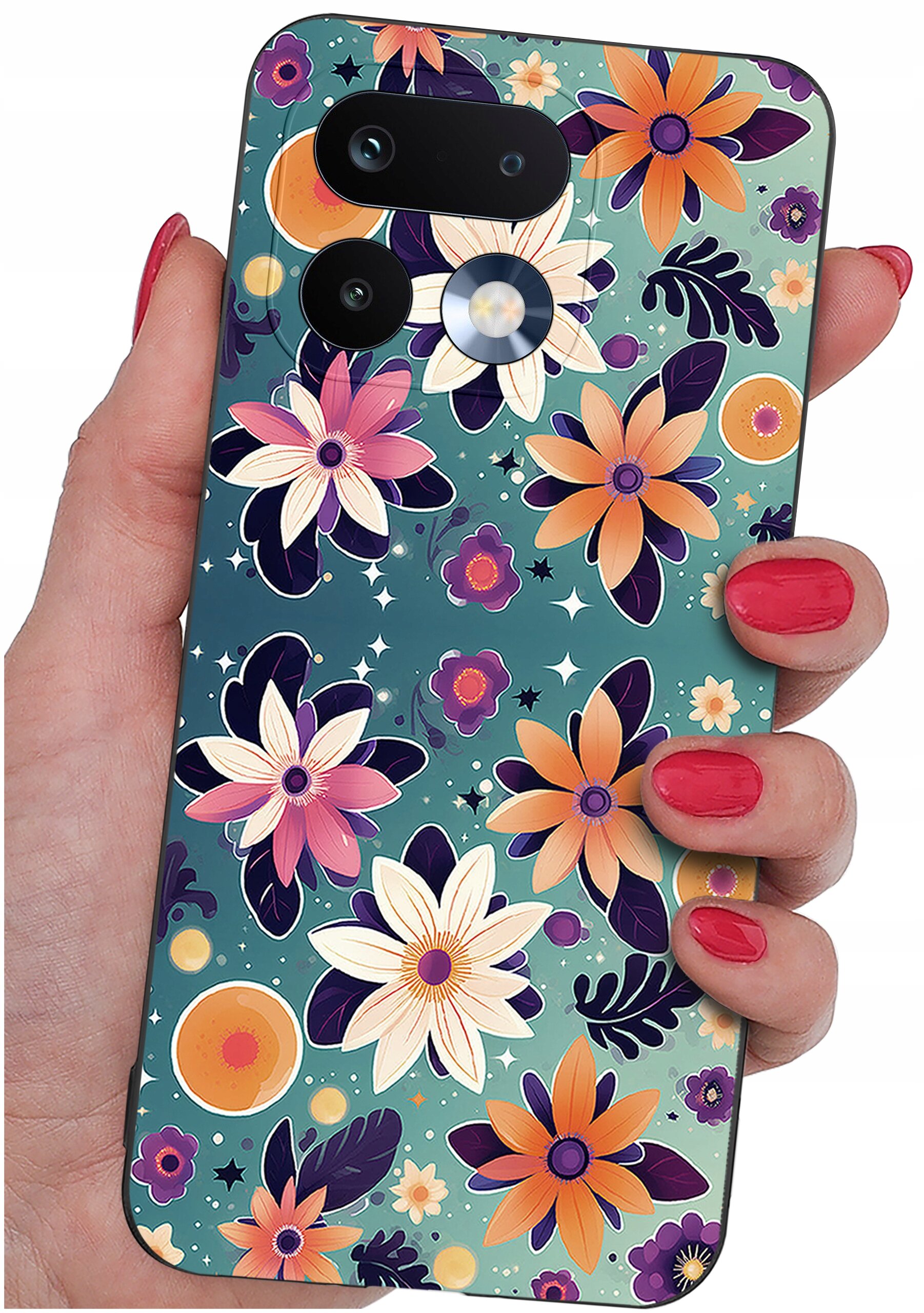 Etui na telefon z kolorowym wzorem kwiatowym, trzymane w dłoni z pomalowanymi na czerwono paznokciami. Etui ma różnobarwne kwiaty na zielonym tle.