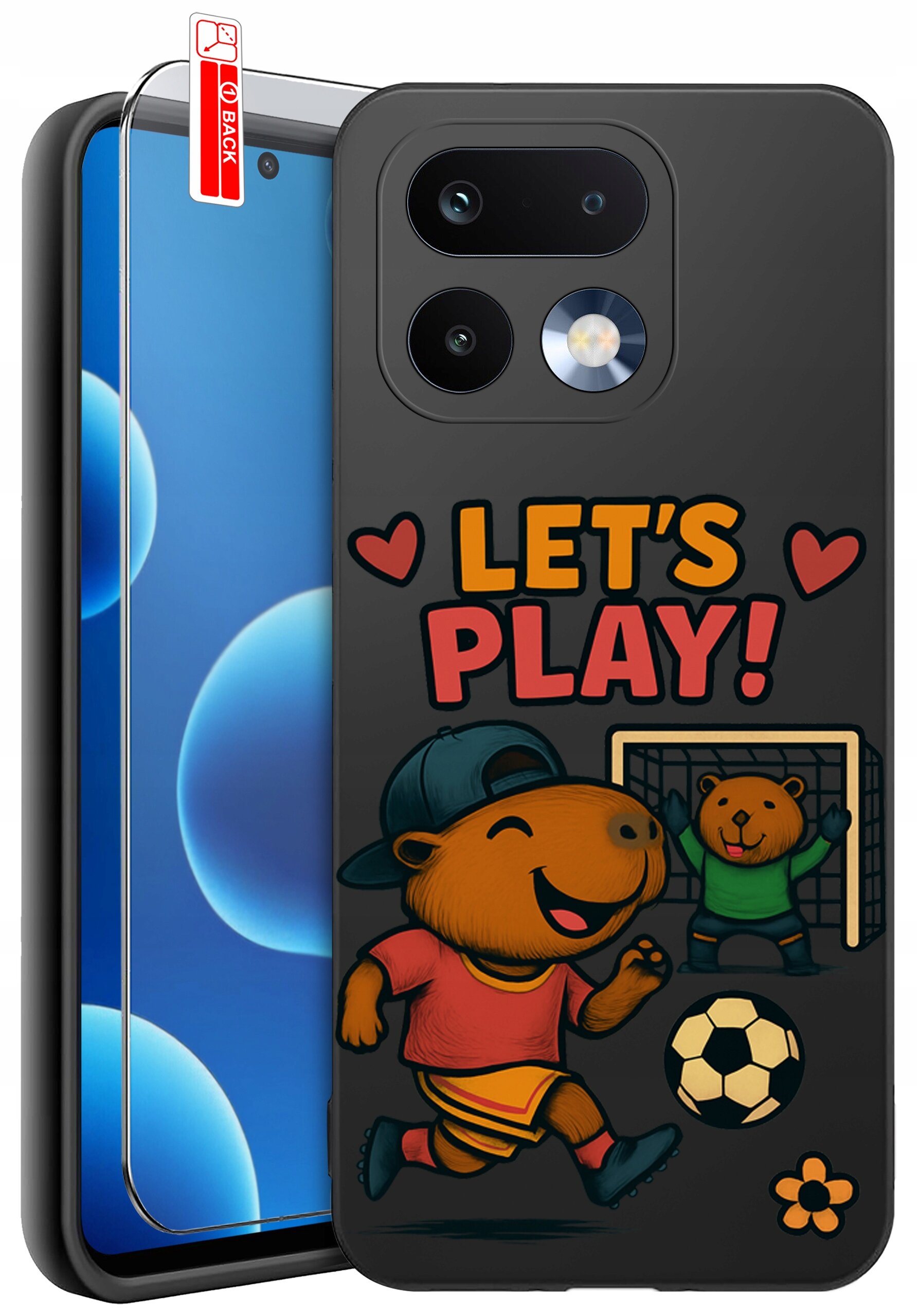 Etui na telefon z grafiką przedstawiającą zwierzęta grające w piłkę nożną oraz napis \'LET\'S PLAY!\'. Obok etui znajduje się szkło ochronne z oznaczeniem \'BACK\'.