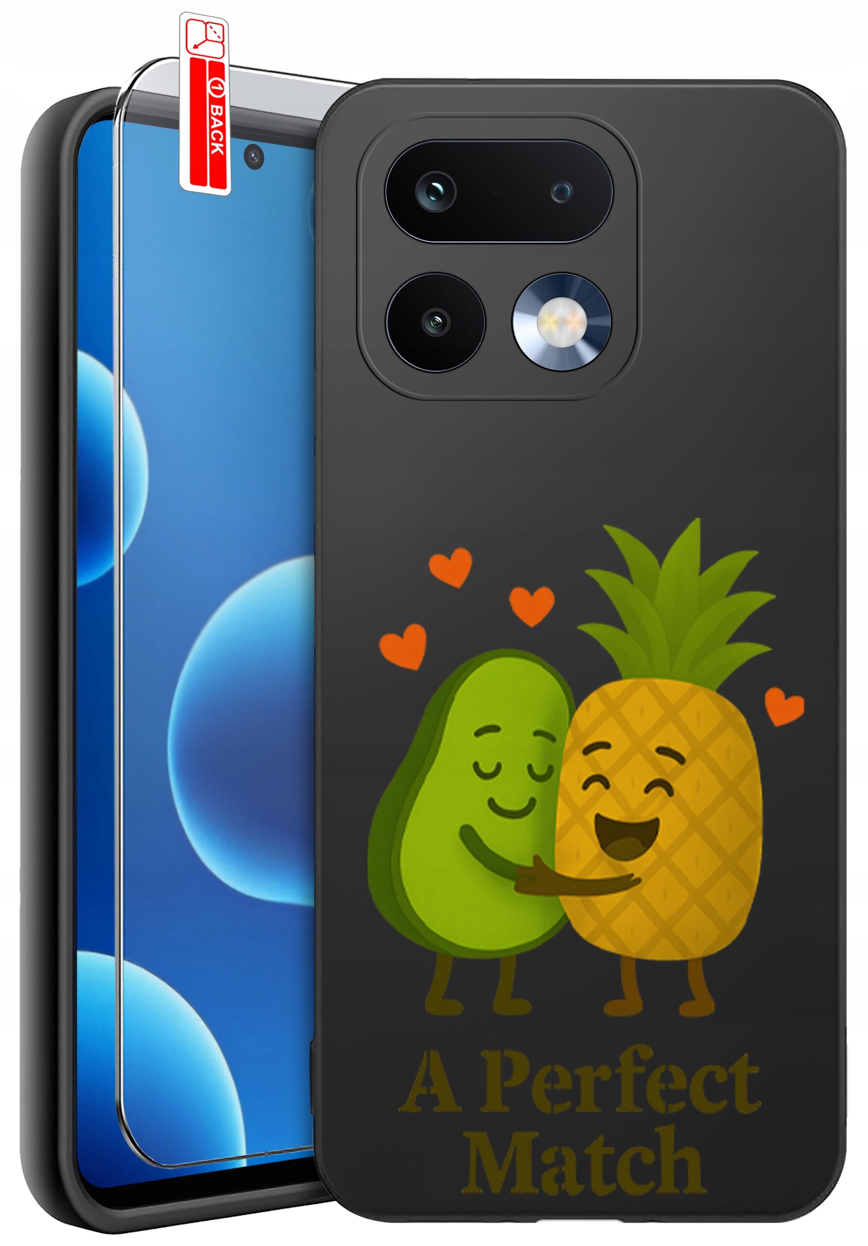Na obrazie widoczne jest silikonowe etui na telefon z grafiką przedstawiającą awokado i ananasa przytulających się, otoczonych serduszkami. Pod grafiką znajduje się napis \'A Perfect Match\'.