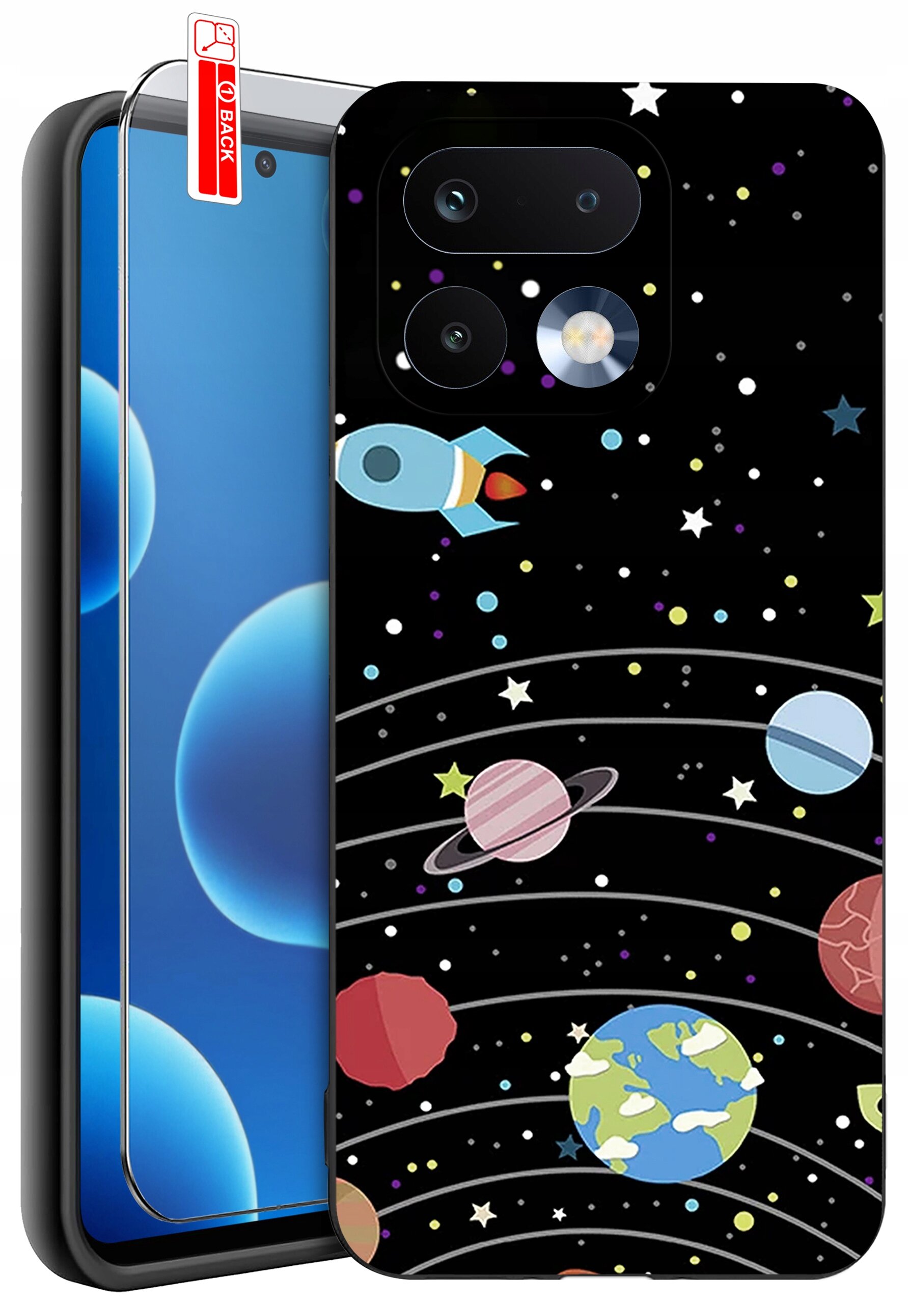 Etui na telefon z kolorowym wzorem przedstawiającym planety, rakietę i gwiazdy na czarnym tle. Obok etui znajduje się szkło ochronne z napisem \'BACK\'.