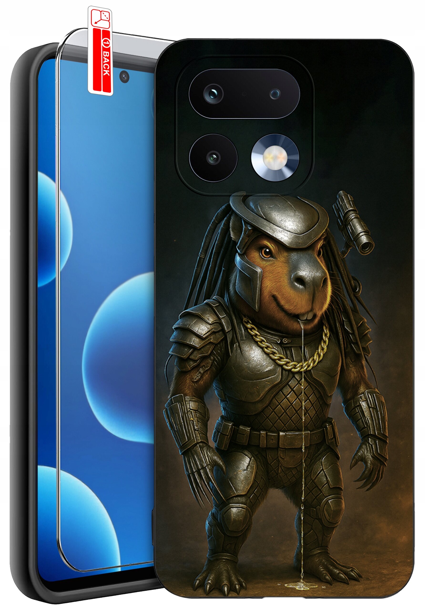 Etui na telefon z grafiką przedstawiającą postać w zbroi, przypominającą zwierzę w stylu science fiction. Obok etui znajduje się szkło ochronne z etykietą \'BACK\'.