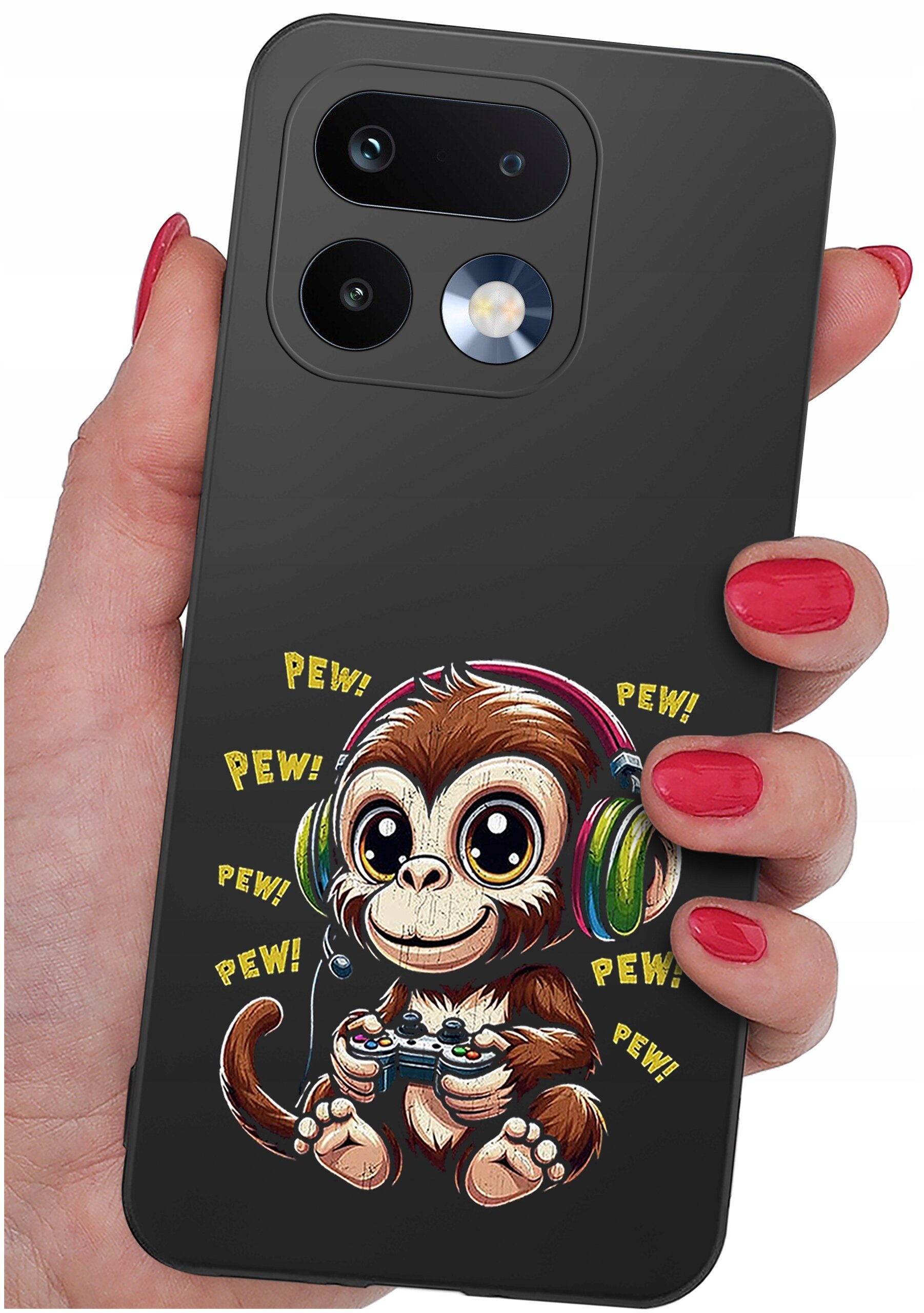 Czarna obudowa telefonu z kolorowym rysunkiem małpki w słuchawkach trzymającej kontroler do gier, otoczona napisami \'PEW!\'.