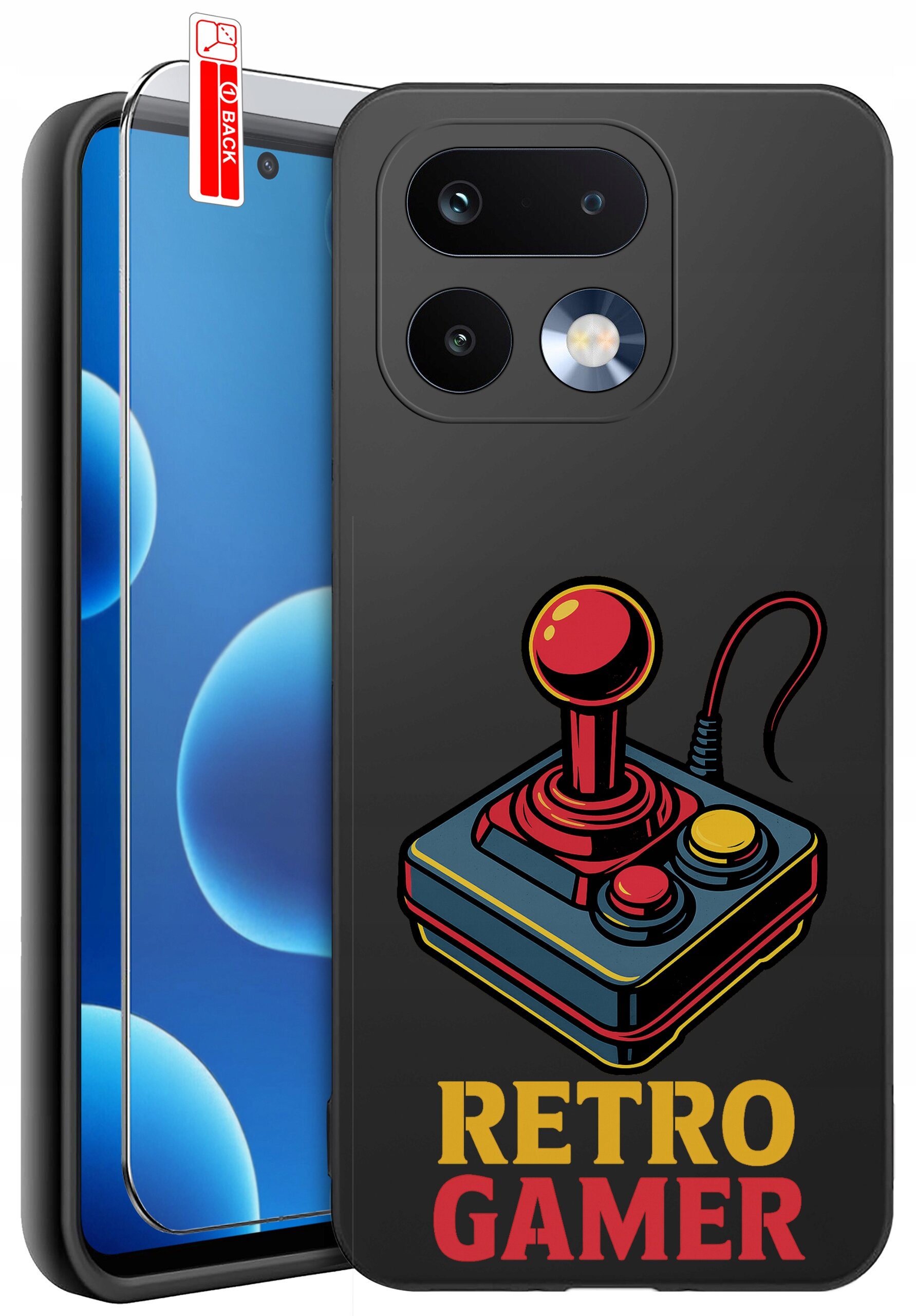Obraz przedstawia silikonowe etui na telefon z grafiką joysticka i napisem \'RETRO GAMER\'. Obok etui znajduje się szkło ochronne z oznaczeniem \'BACK\'.