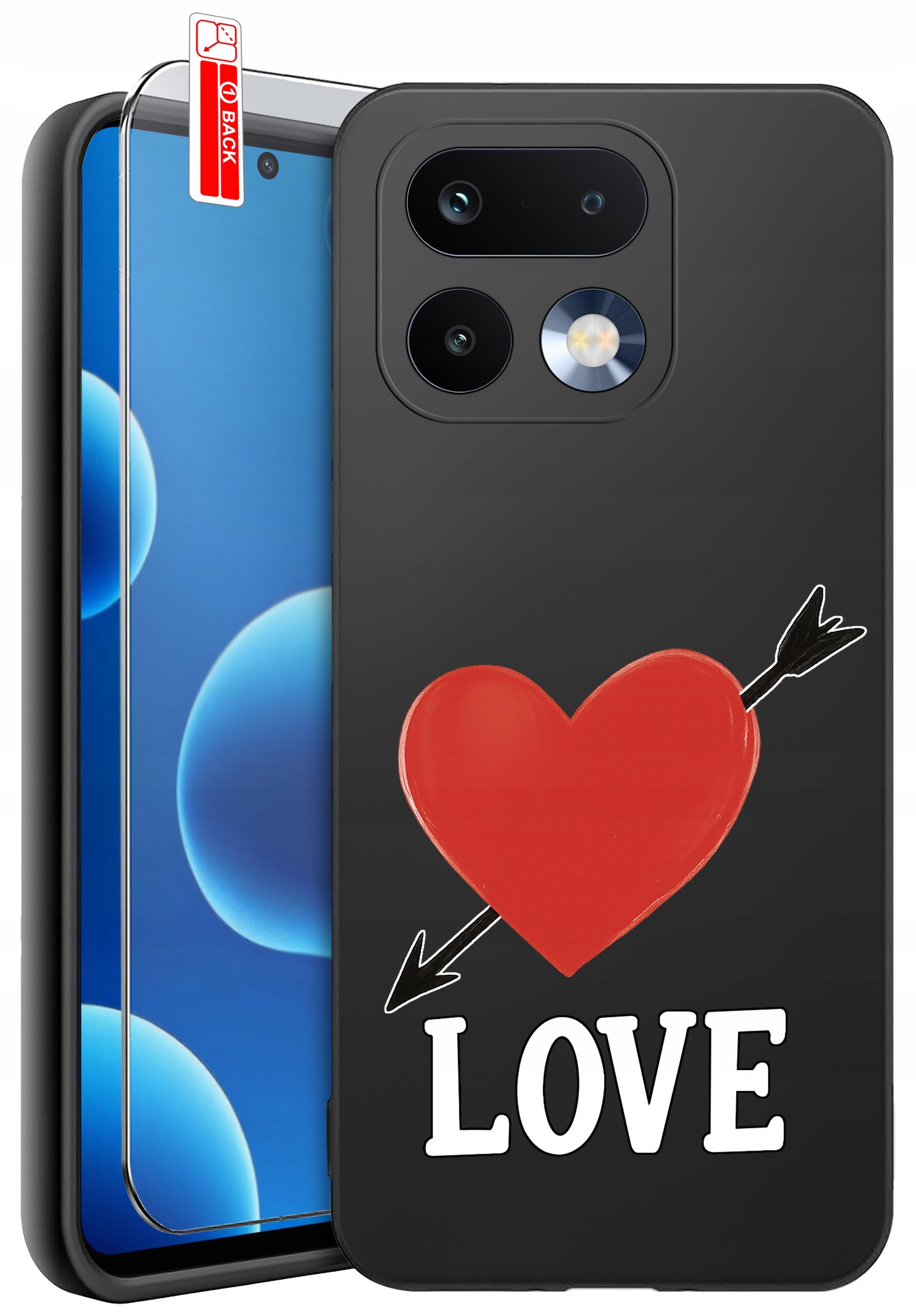 Obraz przedstawia silikonowe etui na telefon z nadrukiem czerwonego serca przebitego strzałą oraz napisem \'LOVE\'. Obok etui znajduje się szkło ochronne z oznaczeniem \'BACK\'.