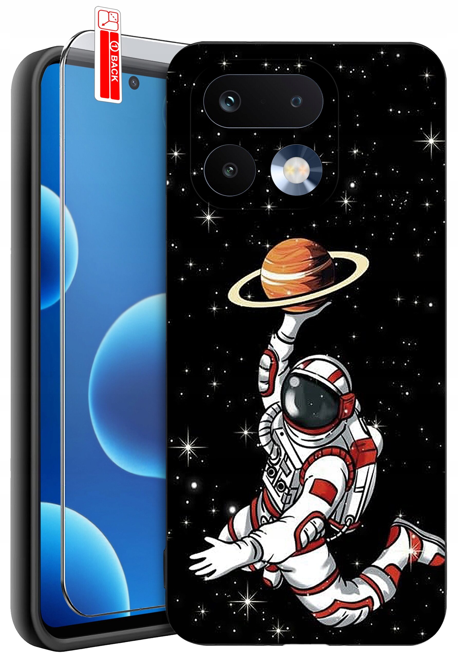 Obraz przedstawia silikonowe etui na telefon z motywem astronauty trzymającego planetę z pierścieniami na tle gwiazd. Obok etui znajduje się szkło ochronne z oznaczeniem \'BACK\'.