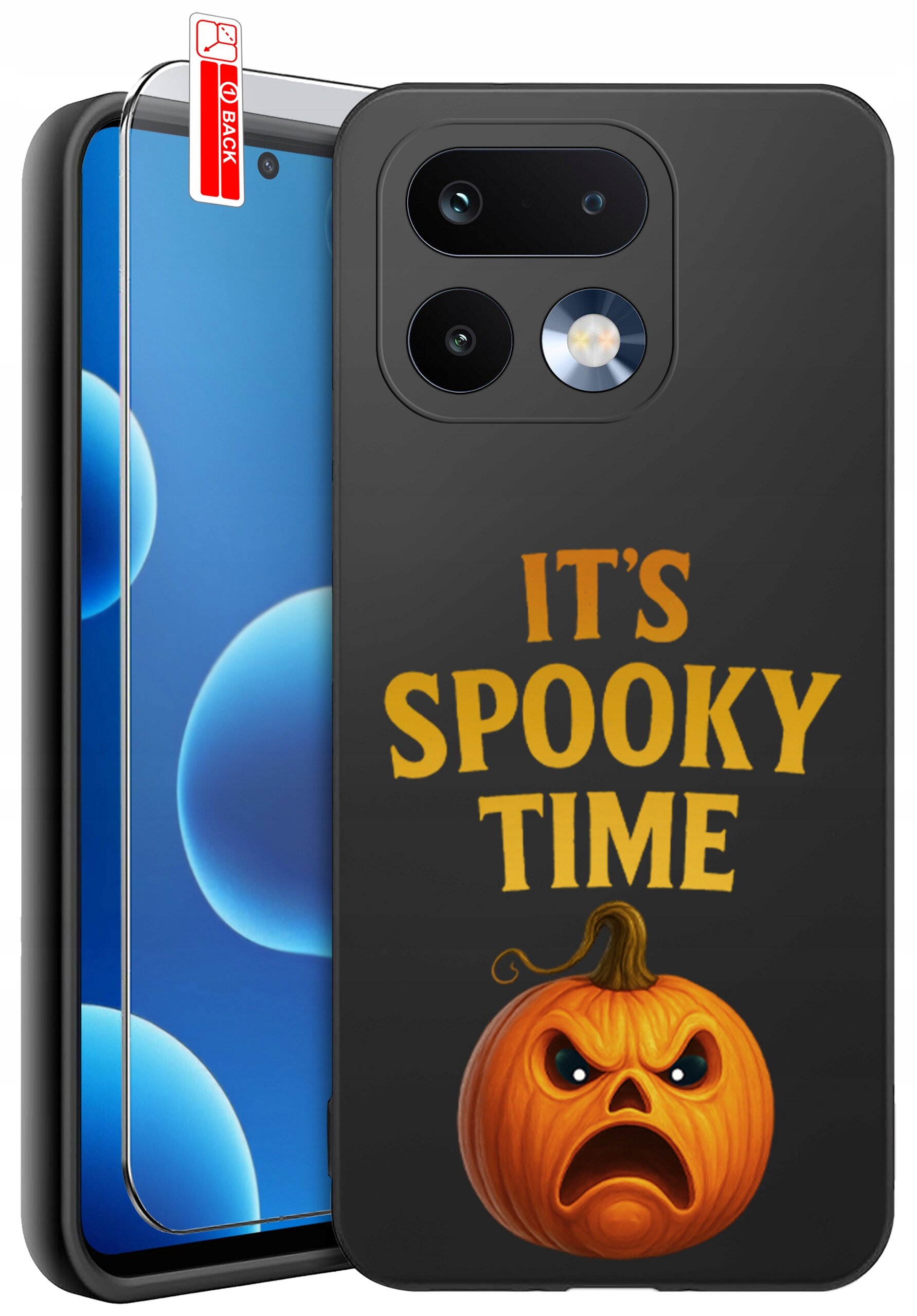 Na obrazie widoczne jest silikonowe etui na telefon z napisem \'IT\'S SPOOKY TIME\' oraz grafiką dyni. Obok etui znajduje się szkło ochronne na ekran z oznaczeniem \'BACK\'.