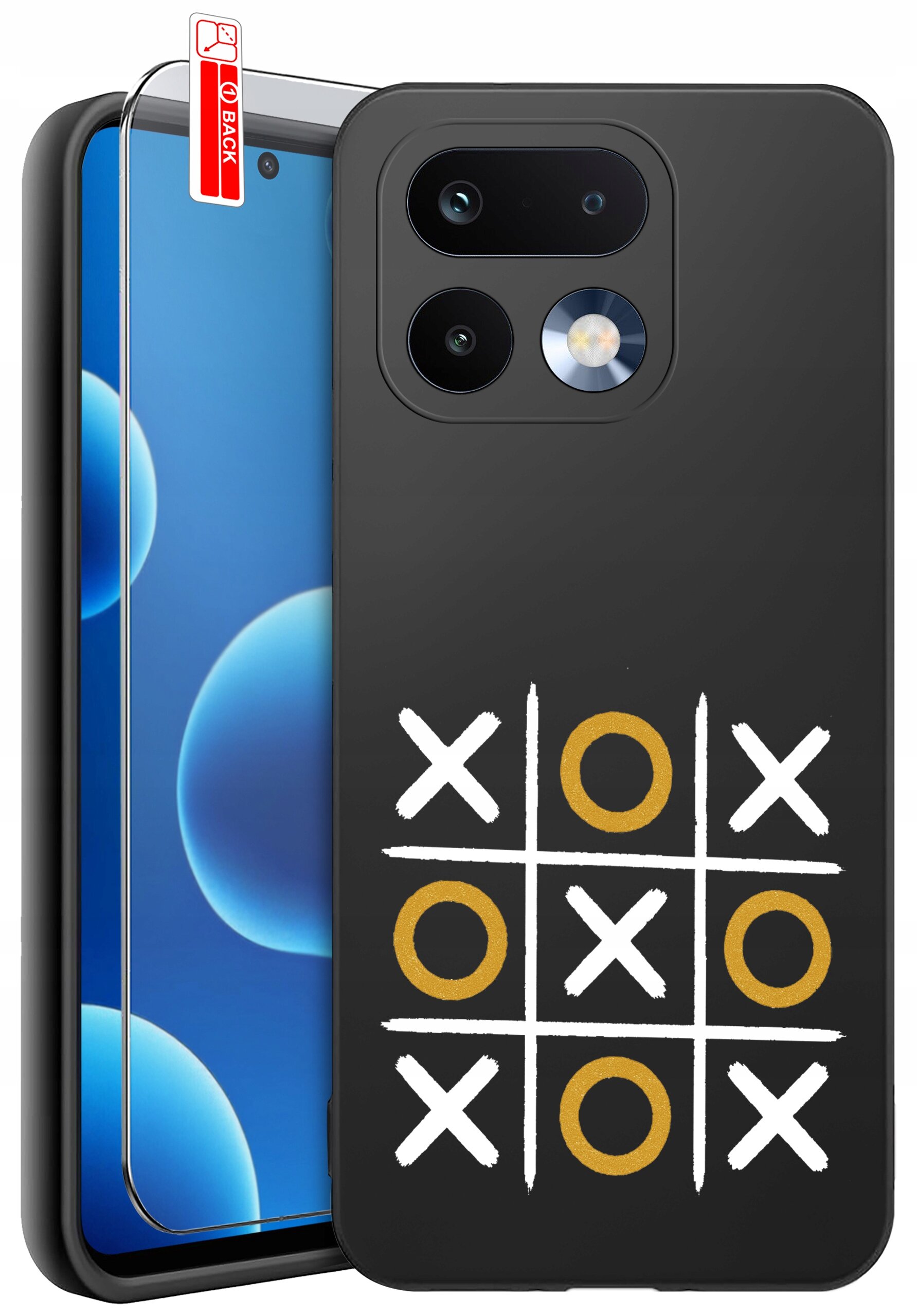 Czarne etui na telefon z nadrukiem gry w kółko i krzyżyk w kolorach białym i złotym. Obok etui znajduje się szkło ochronne z oznaczeniem \'BACK\'.