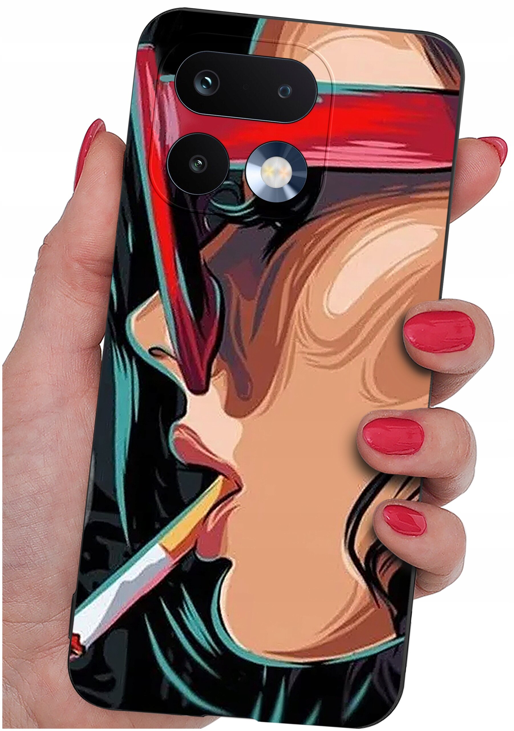 Etui na telefon z kolorowym wzorem przedstawiającym stylizowaną twarz osoby z papierosem. Etui trzymane jest w dłoni z pomalowanymi na czerwono paznokciami.