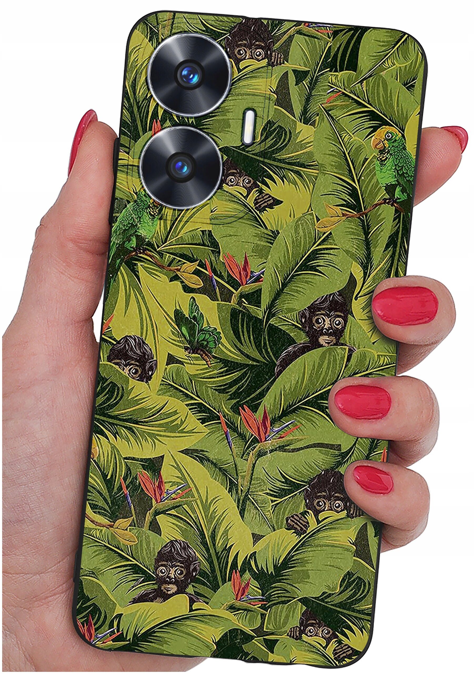 Etui na telefon z wzorem przedstawiającym zielone liście, małpy i papugi. Etui trzymane jest w dłoni z pomalowanymi na czerwono paznokciami.