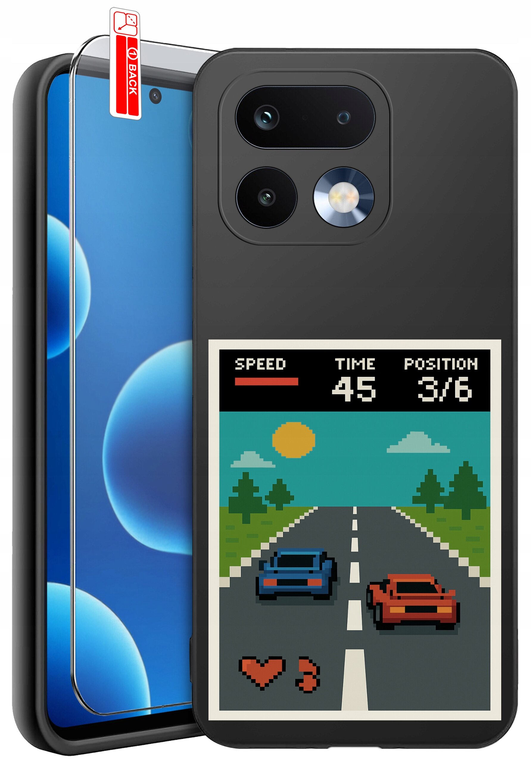 Etui na telefon z grafiką przedstawiającą pikselową grę wyścigową, z dwoma samochodami na drodze i wskaźnikami \'SPEED\', \'TIME 45\', \'POSITION 3/6\'. Obok etui znajduje się szkło ochronne z oznaczeniem \'BACK\'.